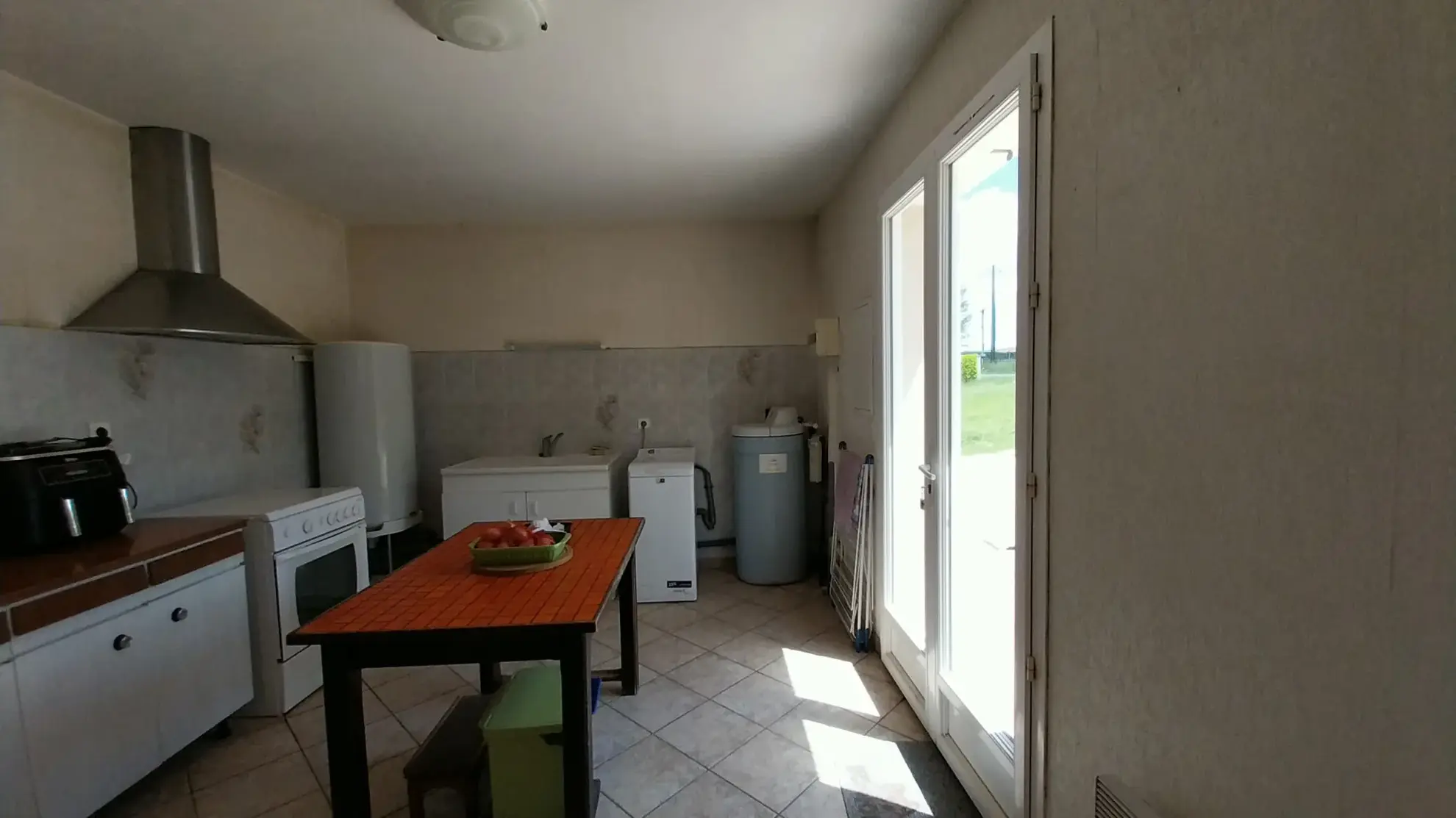 Maison à vendre à La Chapelle Gonaguet avec 3 chambres, terrasse et grand terrain 