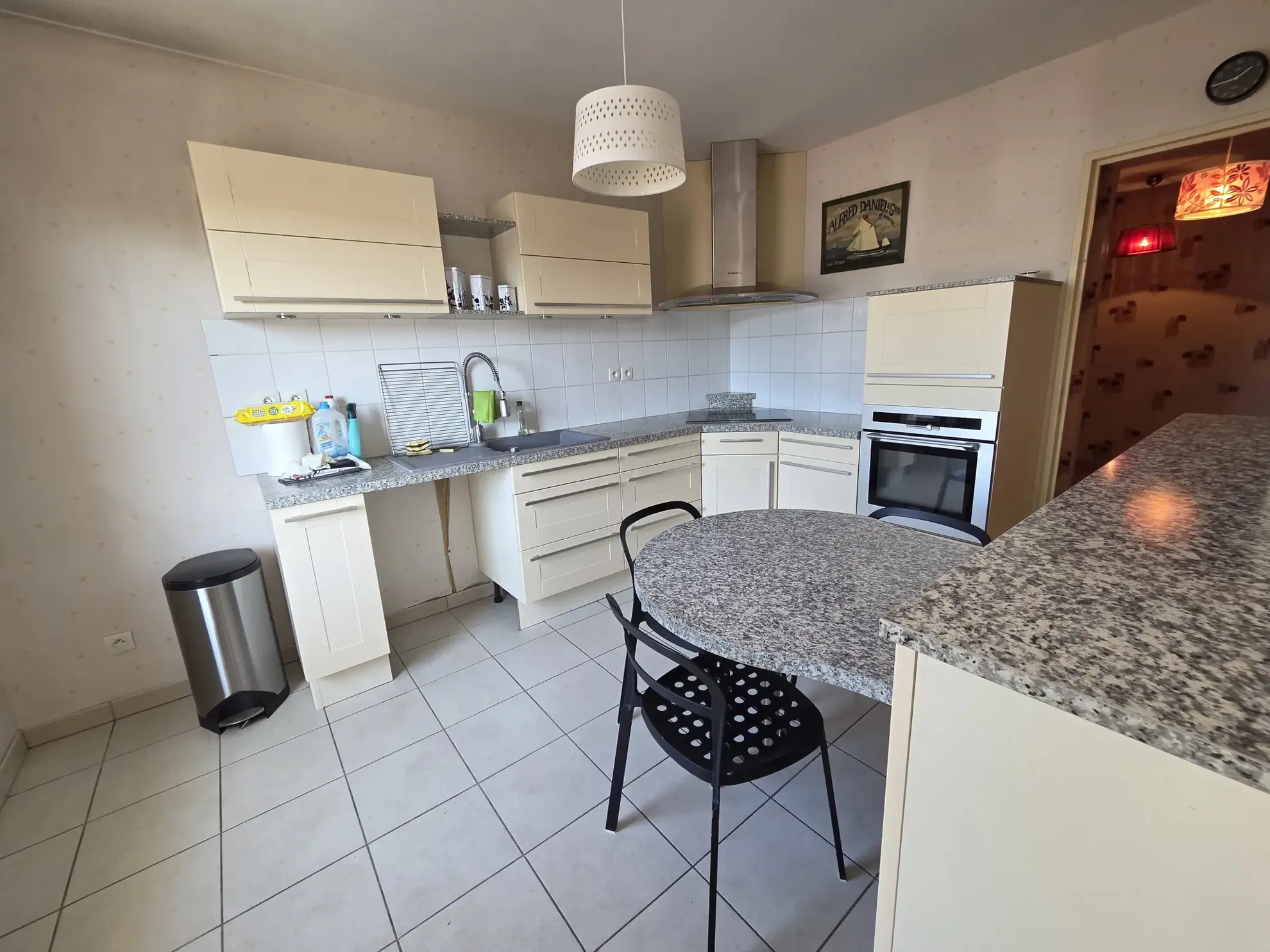 Bel appartement traversant Est/Ouest avec deux terrasses et garages à Saint-Étienne 