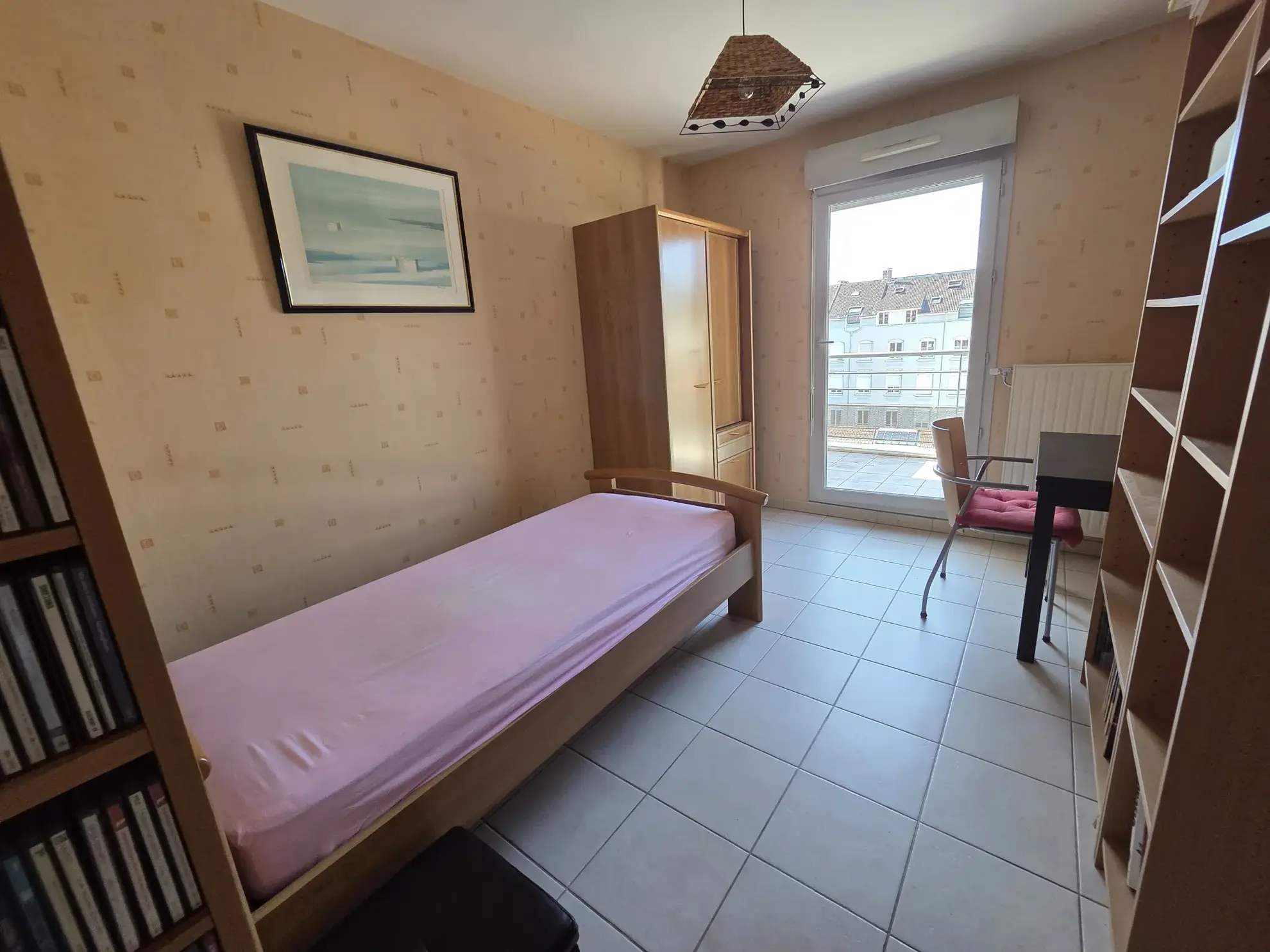 Bel appartement traversant Est/Ouest avec deux terrasses et garages à Saint-Étienne 