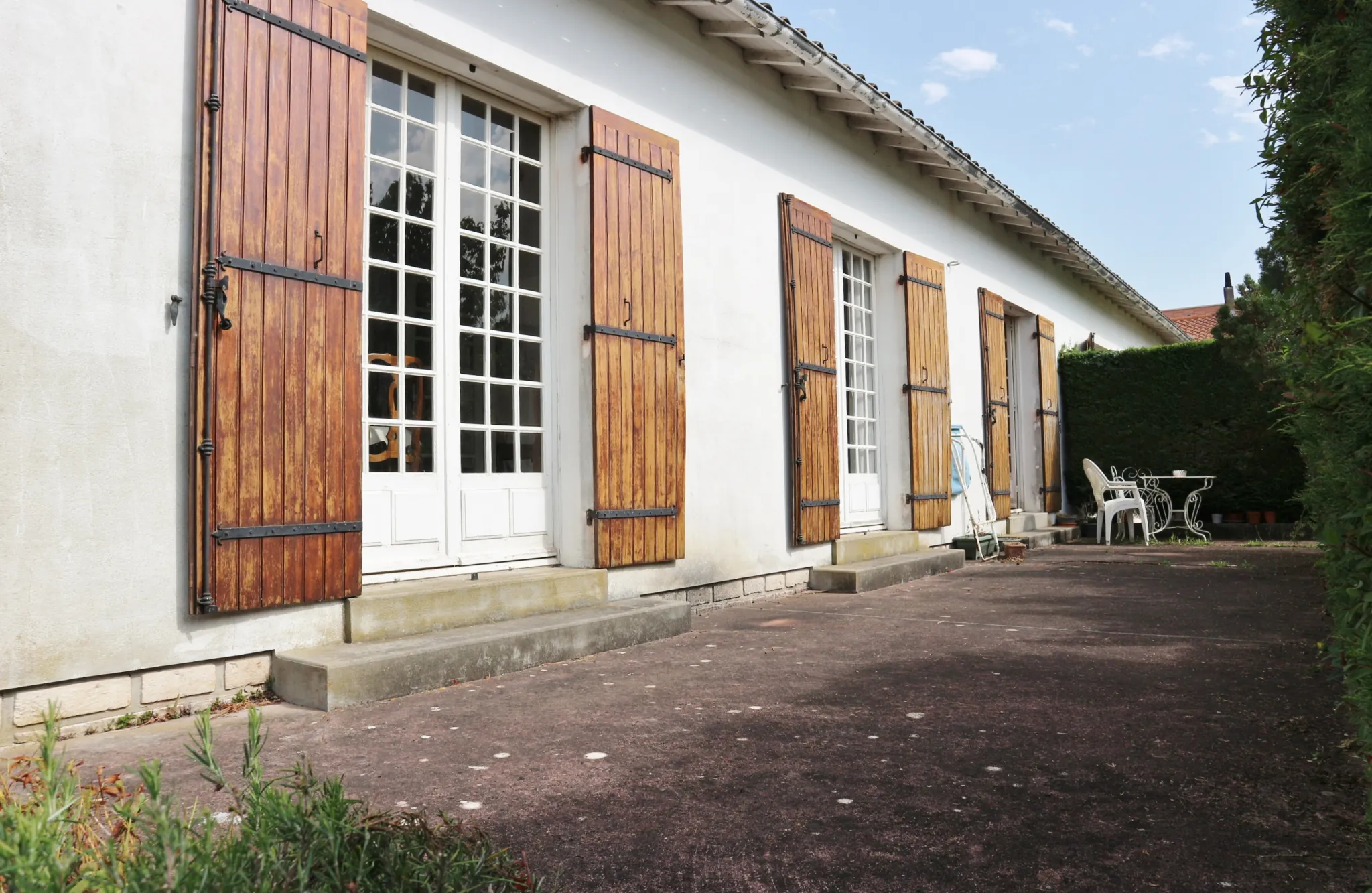 Maison familiale 161 m² avec sous-sol à Saintes – idéal proche écoles et lycée 