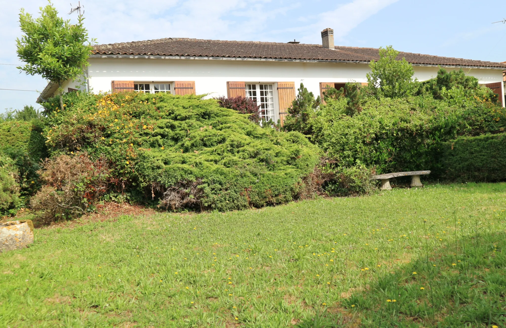 Maison familiale 161 m² avec sous-sol à Saintes – idéal proche écoles et lycée