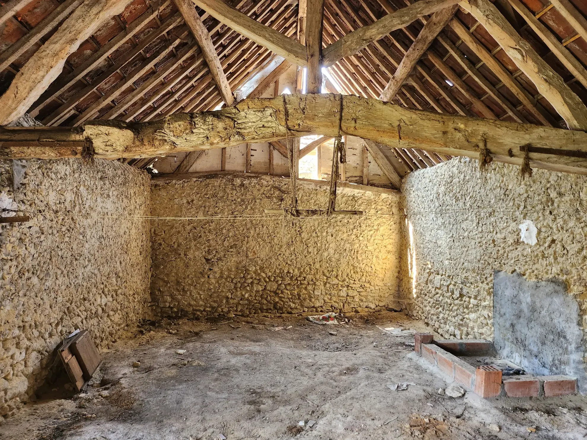 Grange à rénover à Flexanville - Surface et potentiel d'aménagement 