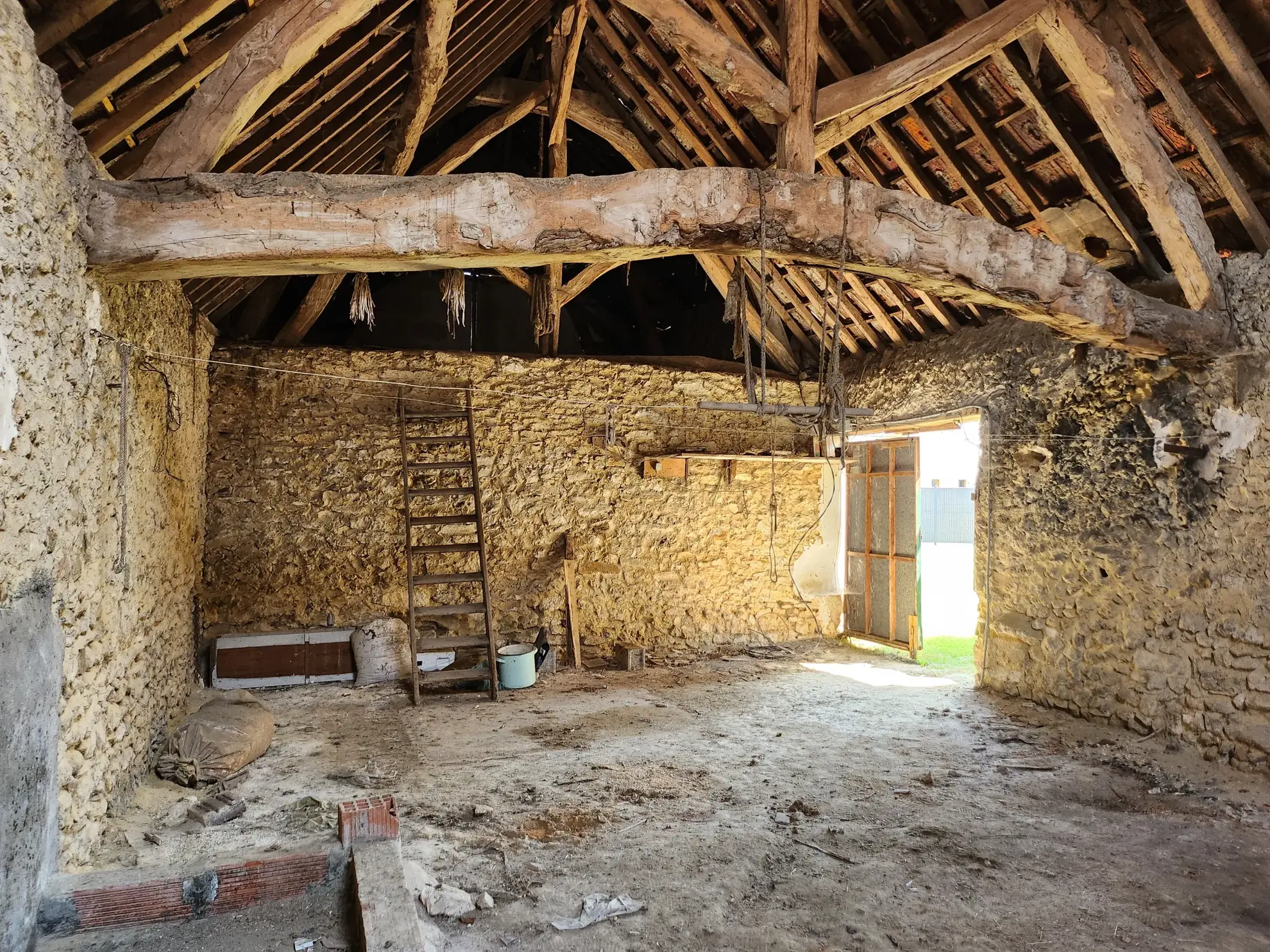 Grange à rénover à Flexanville - Surface et potentiel d'aménagement 