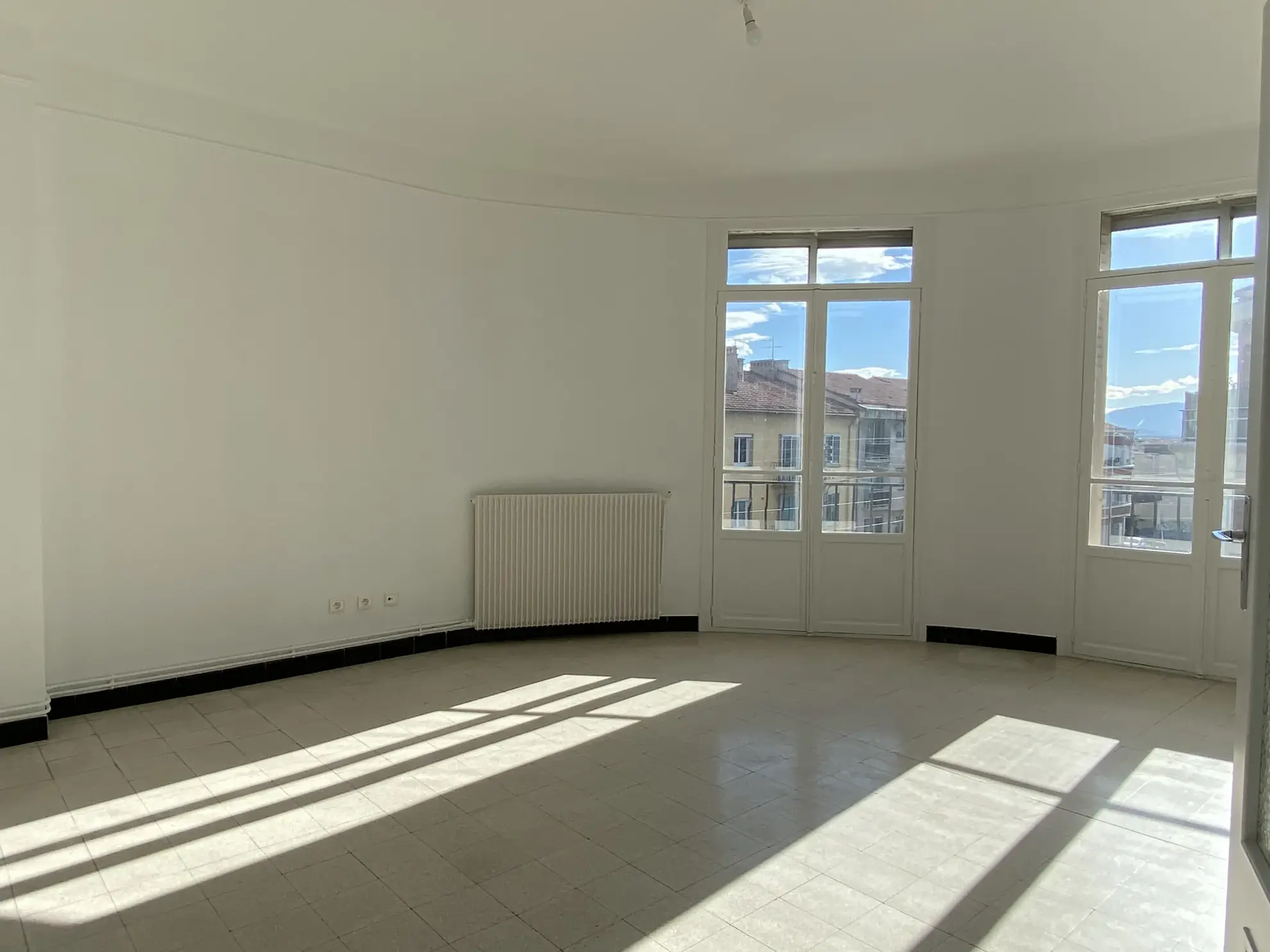 Appartement lumineux de 97m² avec cave et parking à La Lunette, Perpignan 