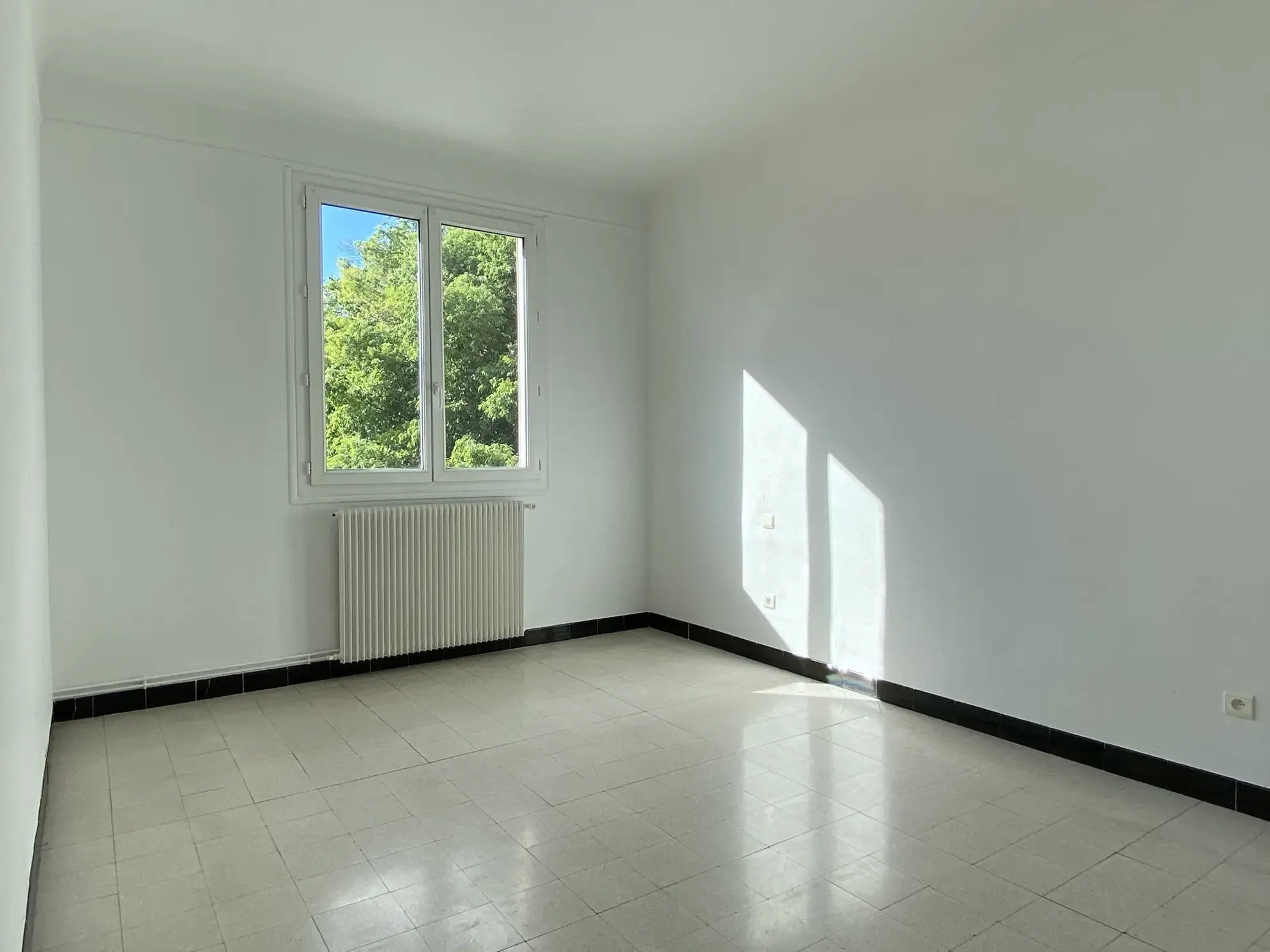 Appartement lumineux de 97m² avec cave et parking à La Lunette, Perpignan 