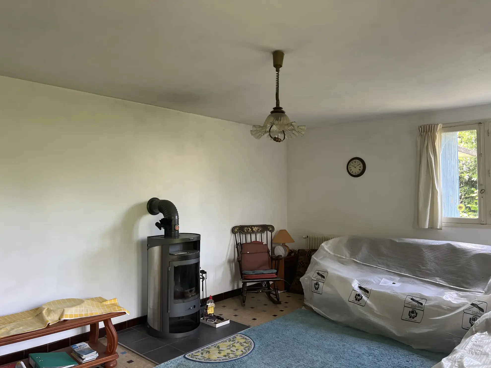 Maison de plain-pied à Saint Laurent de la Salle avec 4 chambres et jardin 