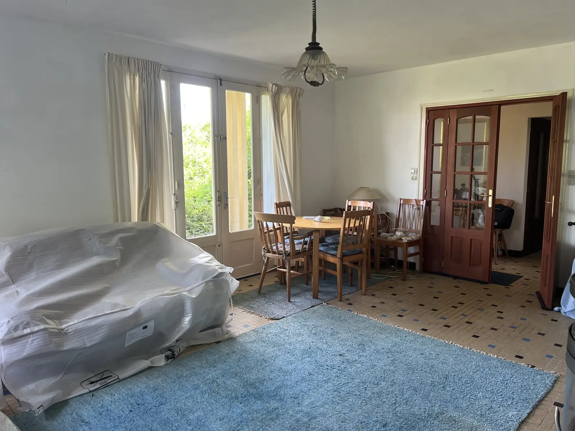 Maison de plain-pied à Saint Laurent de la Salle avec 4 chambres et jardin 