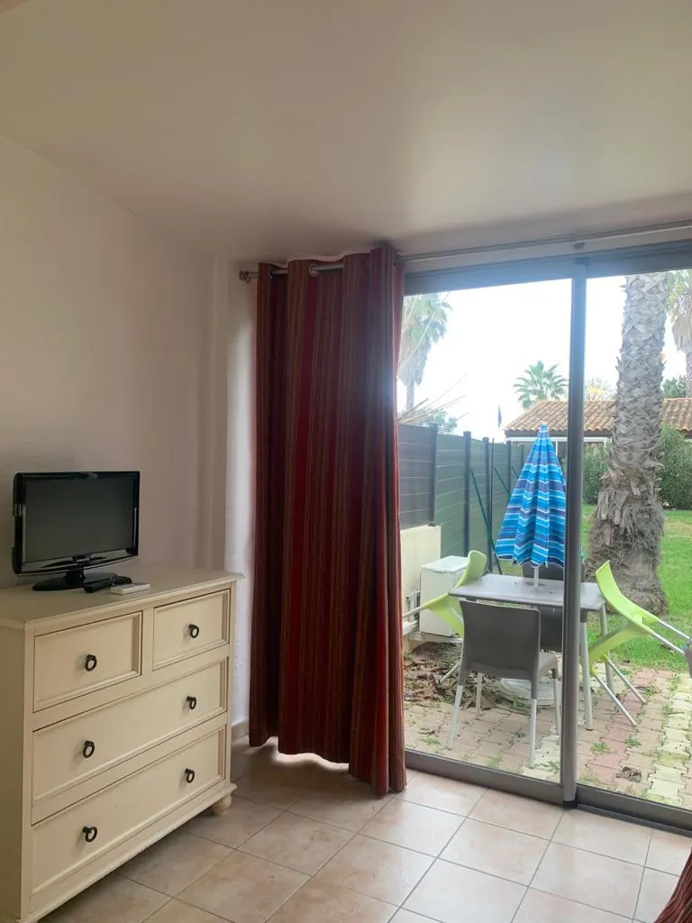 Studio climatisé avec terrasse à Perols, parfait pour investissement ou premier achat 