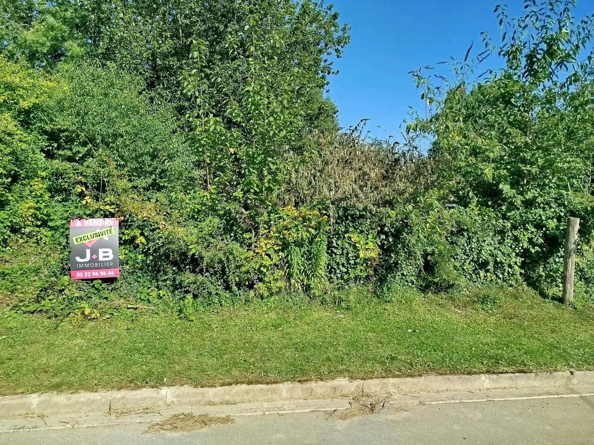 Terrain de loisir de 1800 m² à Berneuil, environnement naturel et calme 
