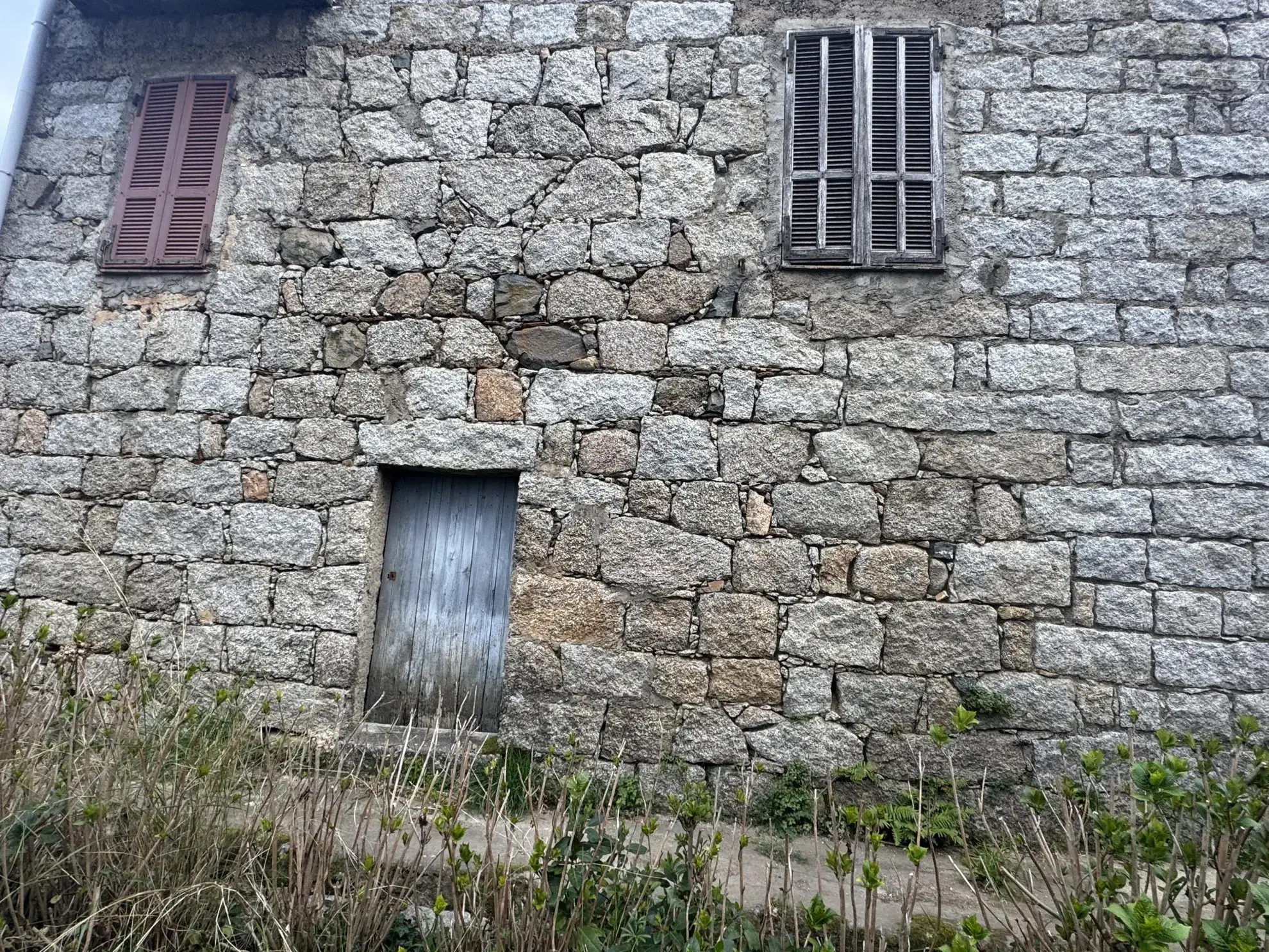Appartement en rez-de-chaussée avec cave à Petreto-Bicchisano – Idéal rénovation 