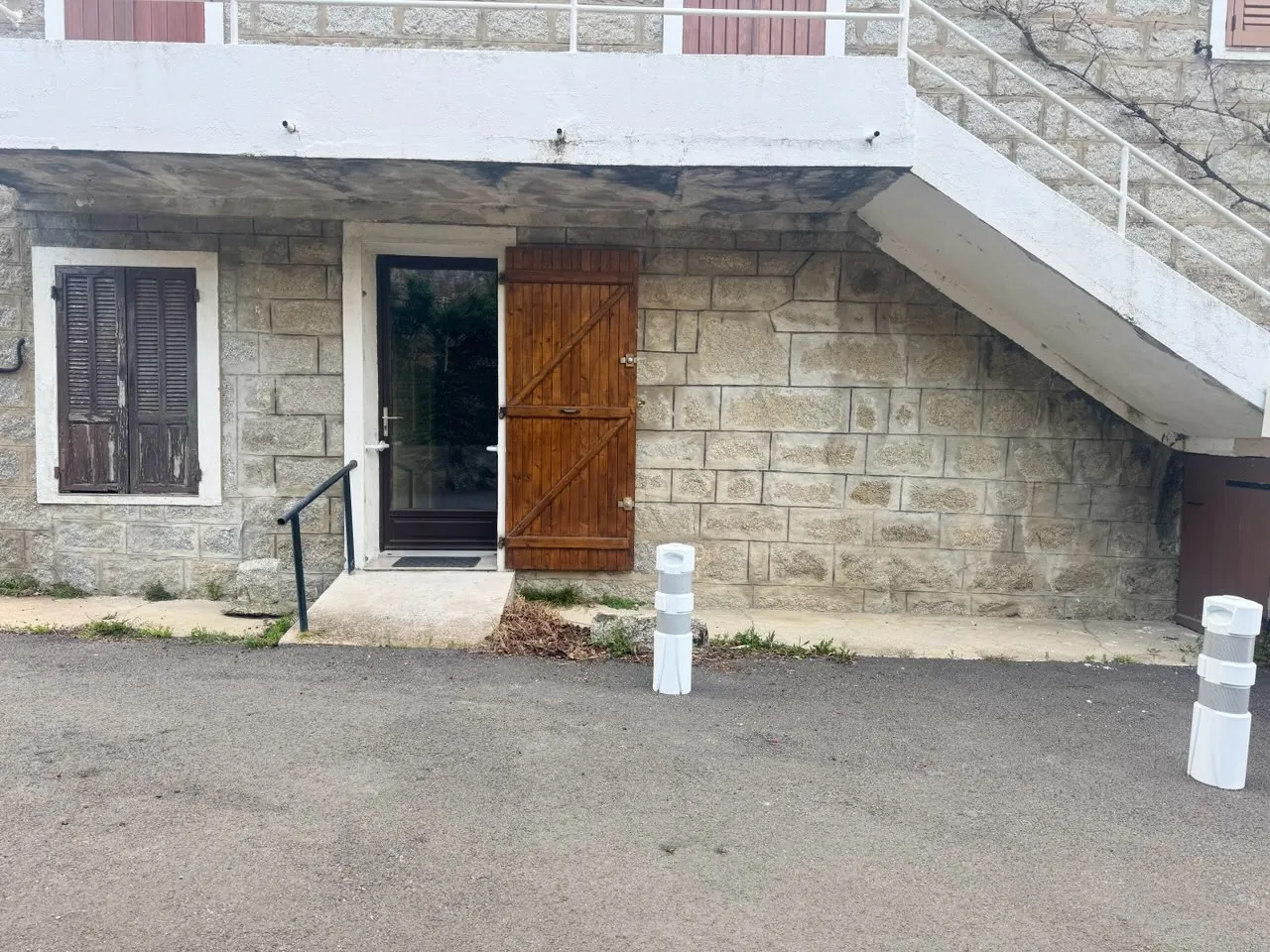 Appartement en rez-de-chaussée avec cave à Petreto-Bicchisano – Idéal rénovation 