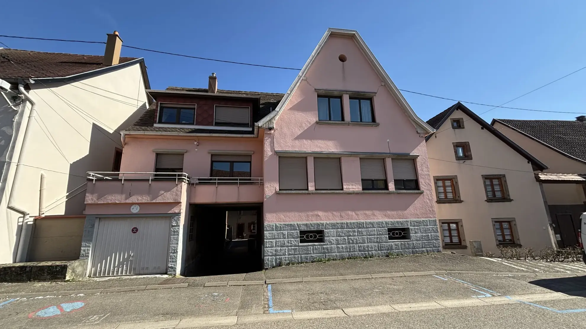 Investissez dans un immeuble de 3 appartements à Marmoutier au centre-ville 