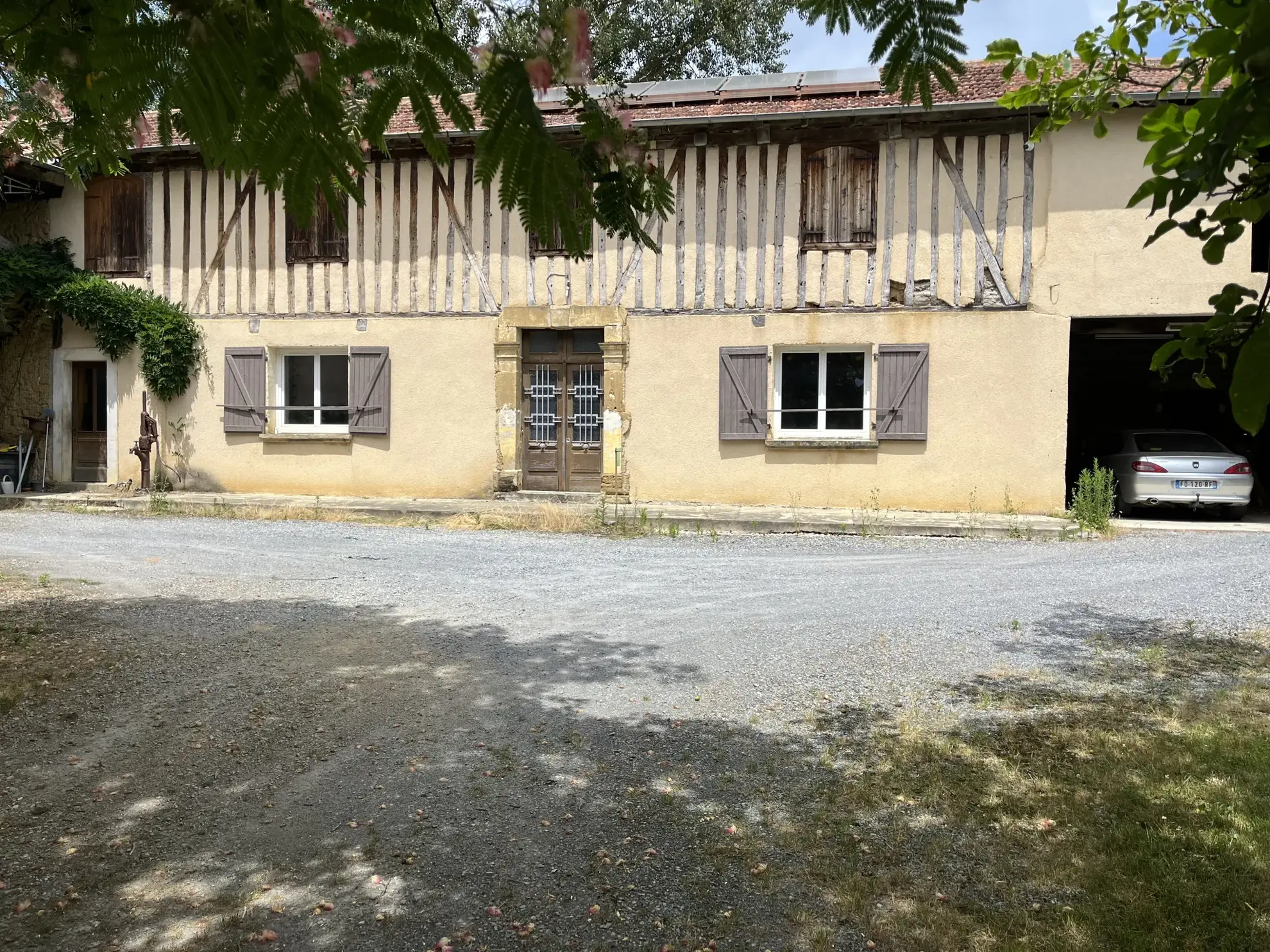 À vendre ancienne ferme rénovée avec dépendances et terrain à Duffort (Gers)