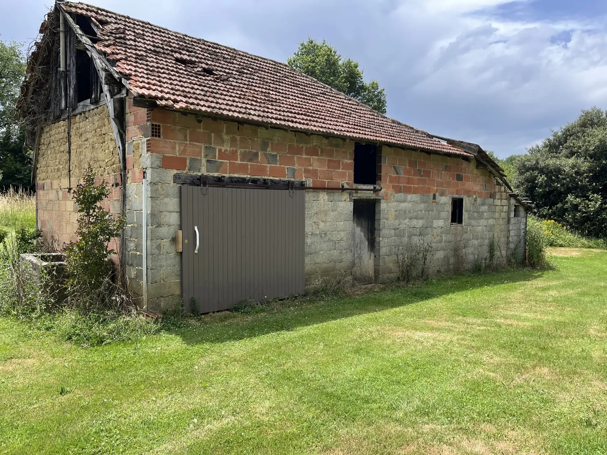À vendre ancienne ferme rénovée avec dépendances et terrain à Duffort (Gers) 
