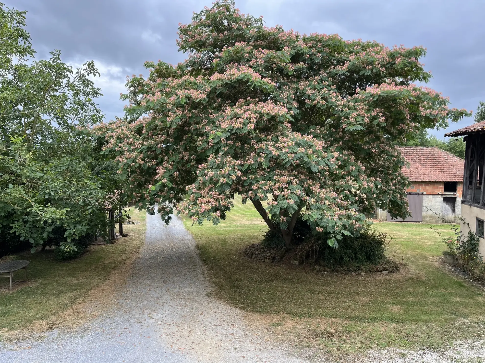 À vendre ancienne ferme rénovée avec dépendances et terrain à Duffort (Gers) 