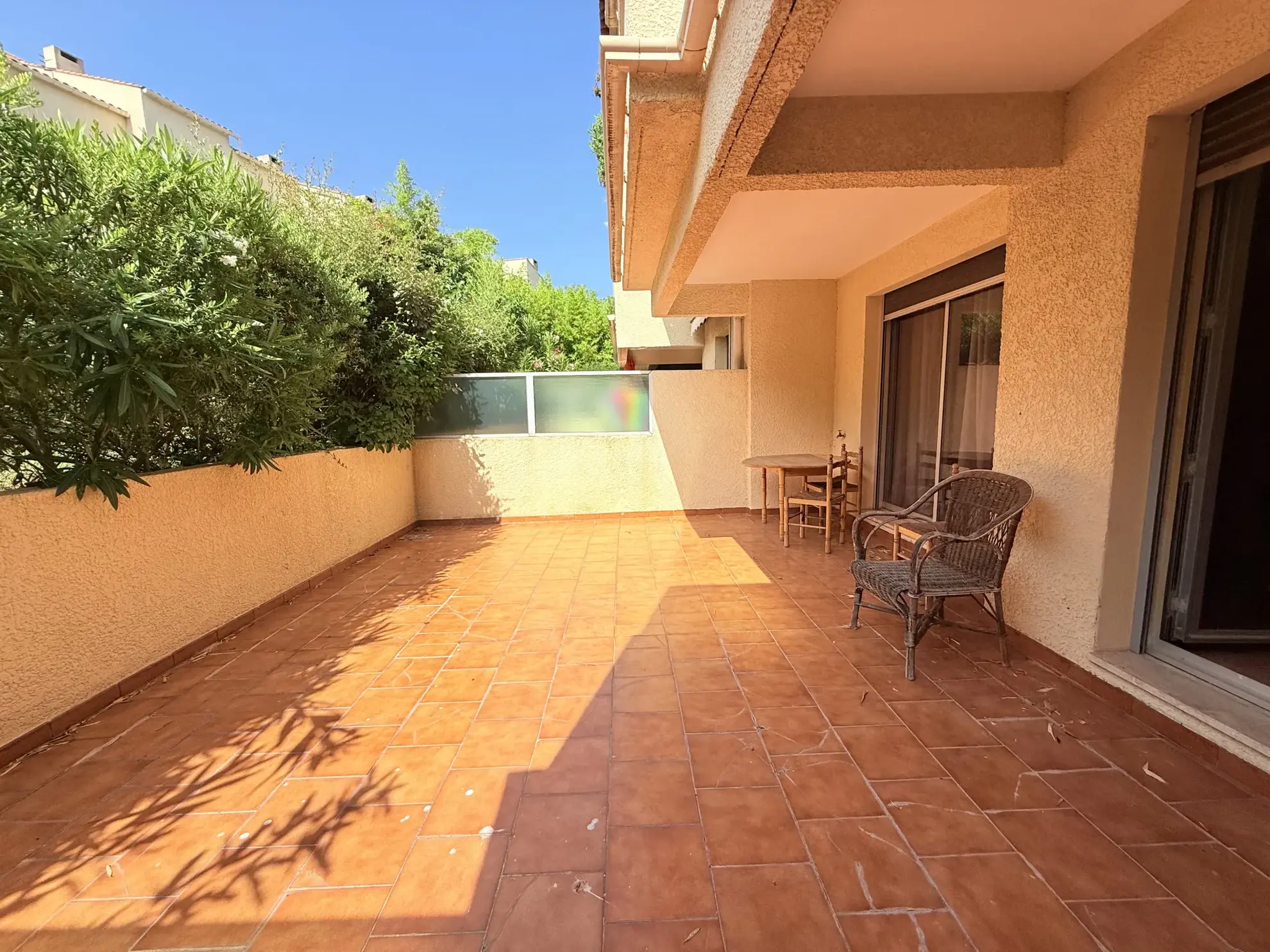 Appartement de type 2 avec terrasse à Toulon, résidence avec tennis 