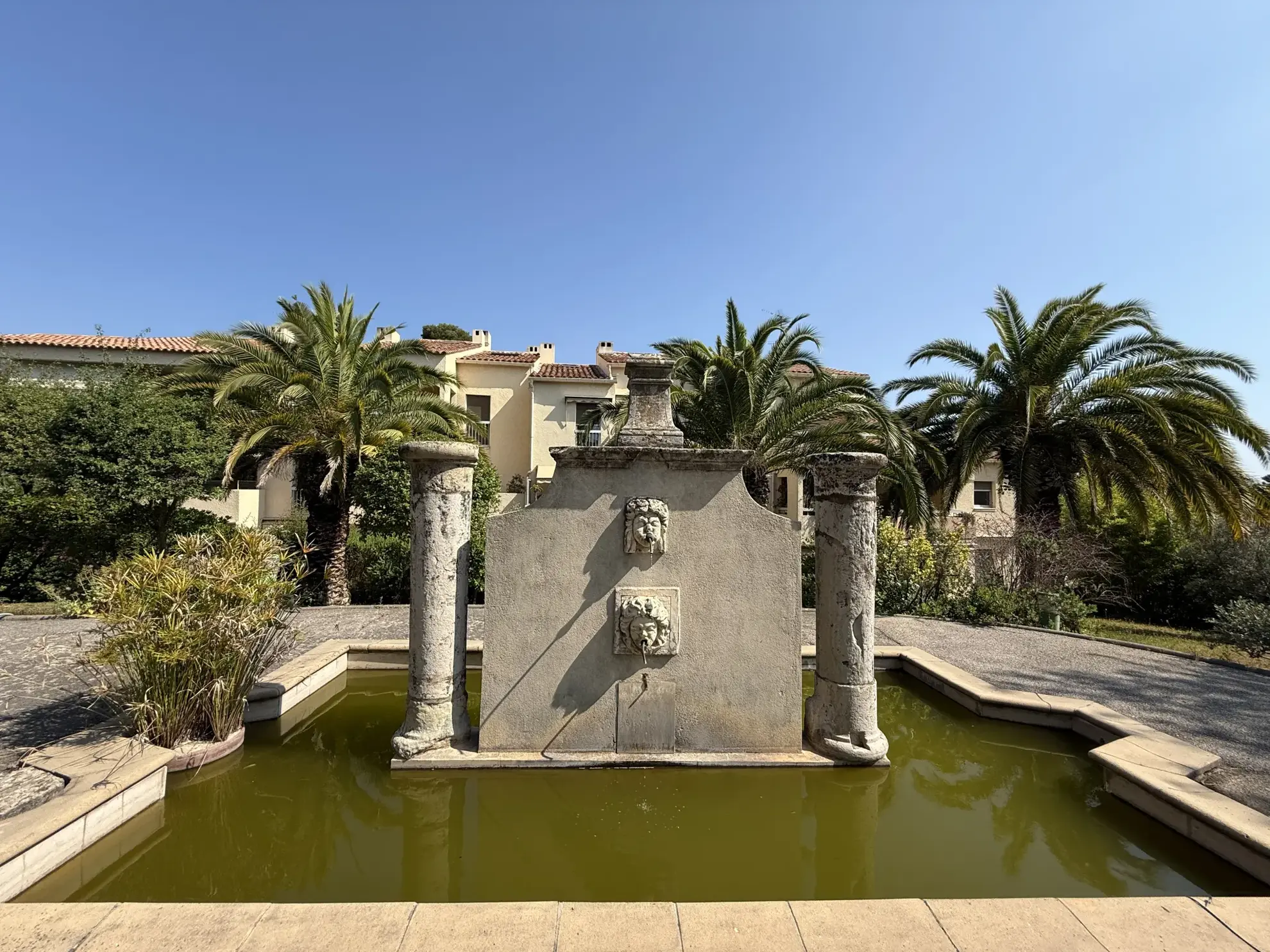 Appartement de type 2 avec terrasse à Toulon, résidence avec tennis