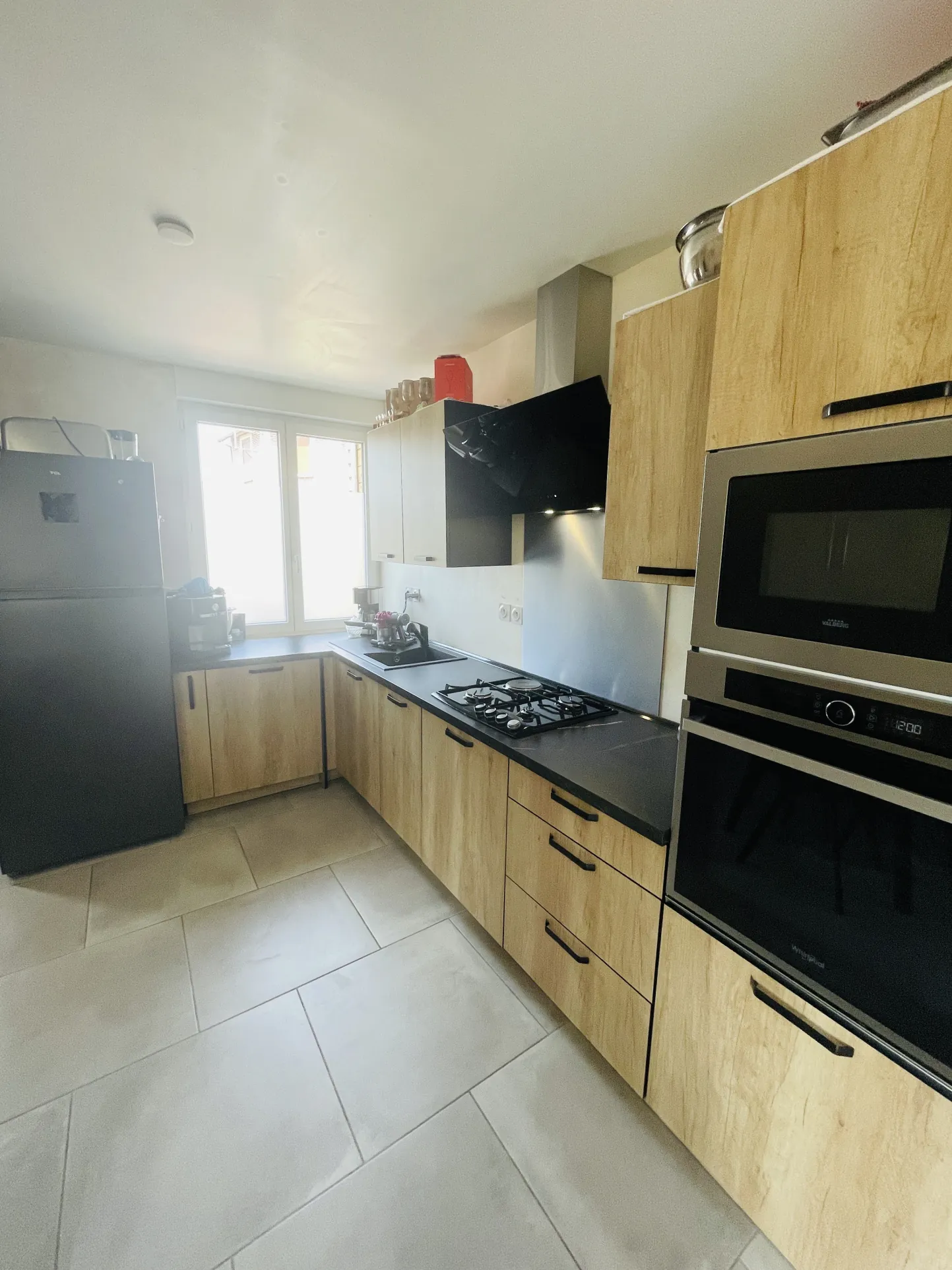 Maison de plain-pied rénovée à Saint-Quentin, 2 chambres, jardinet, vendue meublée 