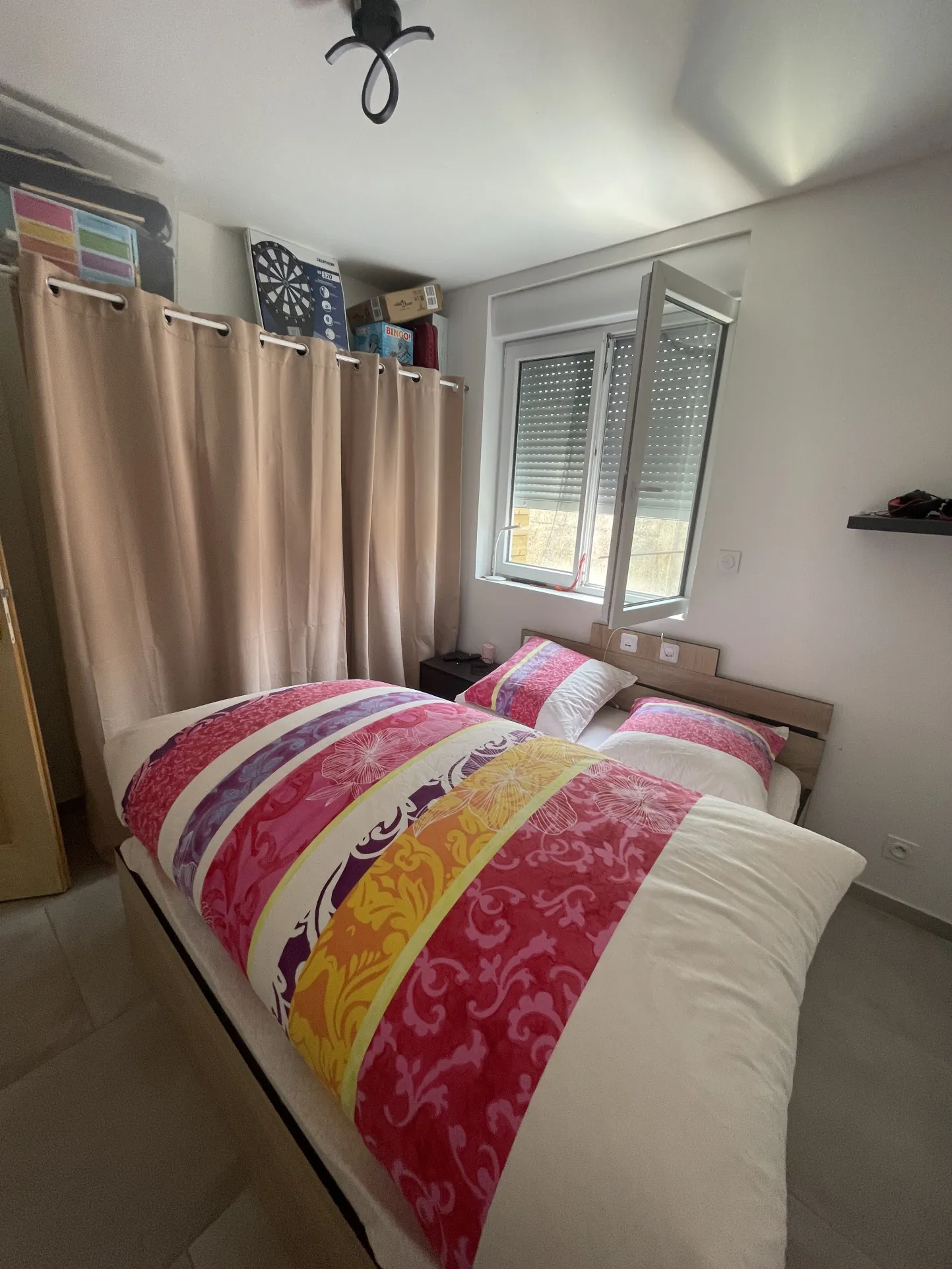 Maison de plain-pied rénovée à Saint-Quentin, 2 chambres, jardinet, vendue meublée 