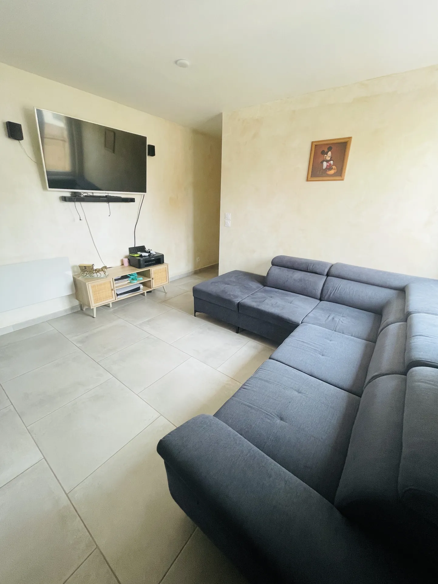 Maison de plain-pied rénovée à Saint-Quentin, 2 chambres, jardinet, vendue meublée 