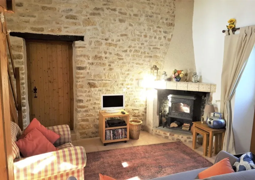 Charmante maison en pierre avec piscine à Saint Juire Champgillon 