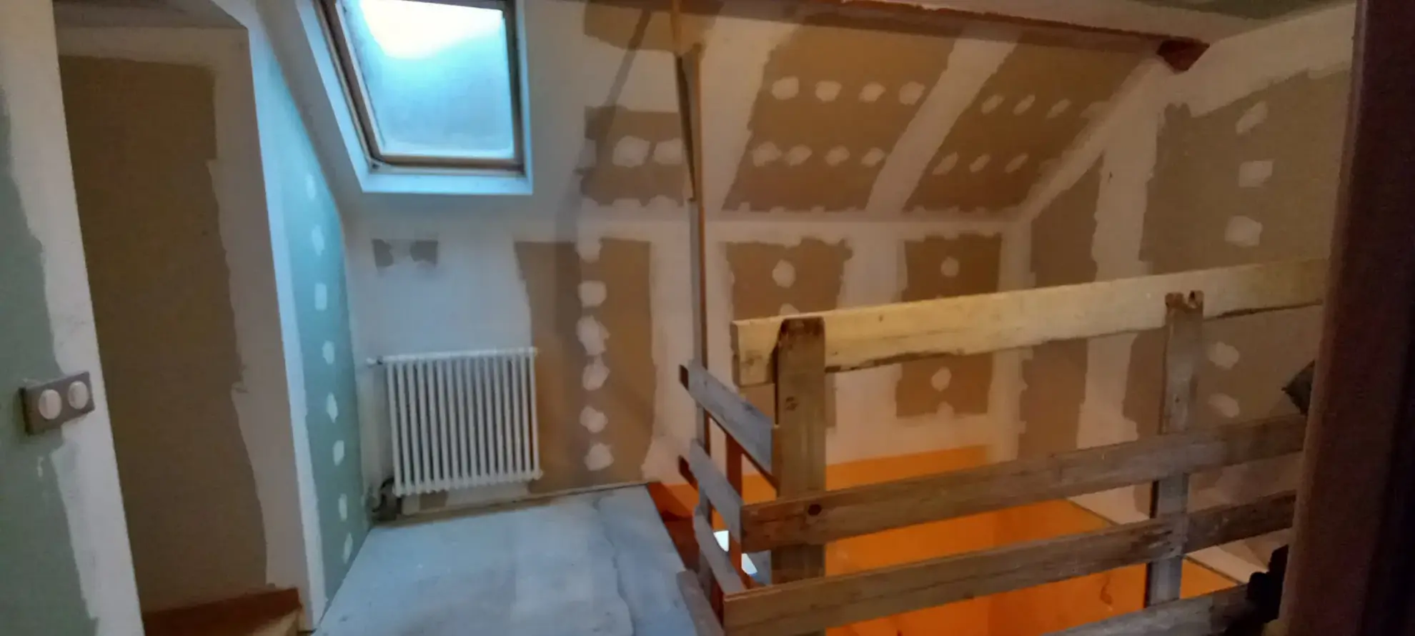 Fermette indépendante à Saint-Pierre-Bellevue, 2 chambres, terrain de 5 000 m², à rénover 