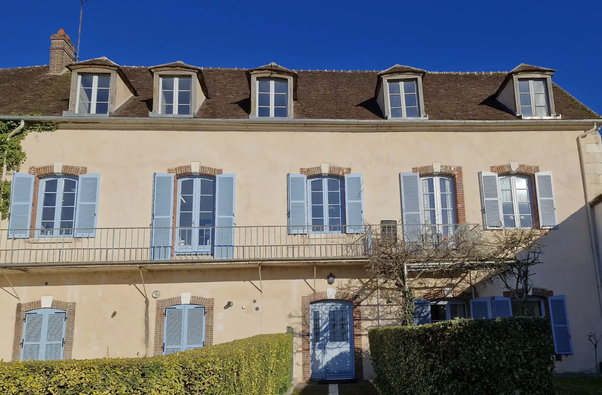 Appartement lumineux avec vue sur la rivière à Joigny - 2 pièces, parking, cave