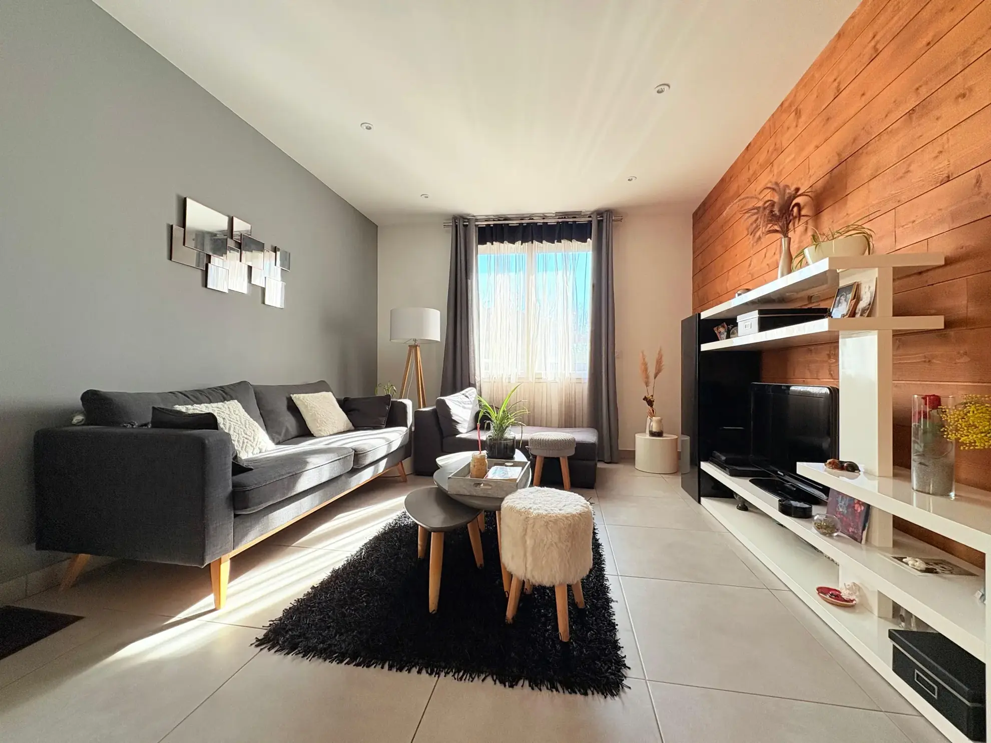 Maison de village récente avec garage au centre de Pollestres 