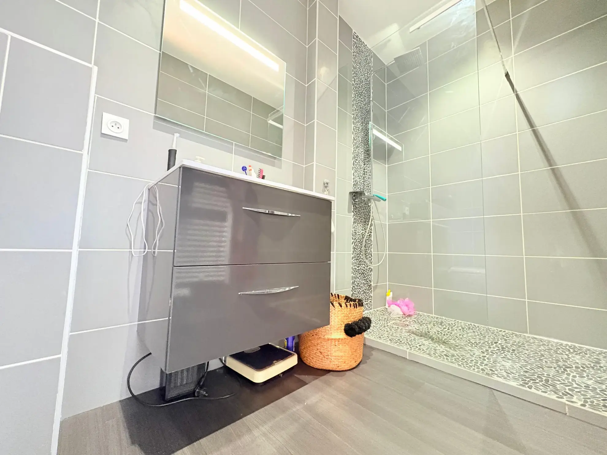 Maison de village récente avec garage au centre de Pollestres 