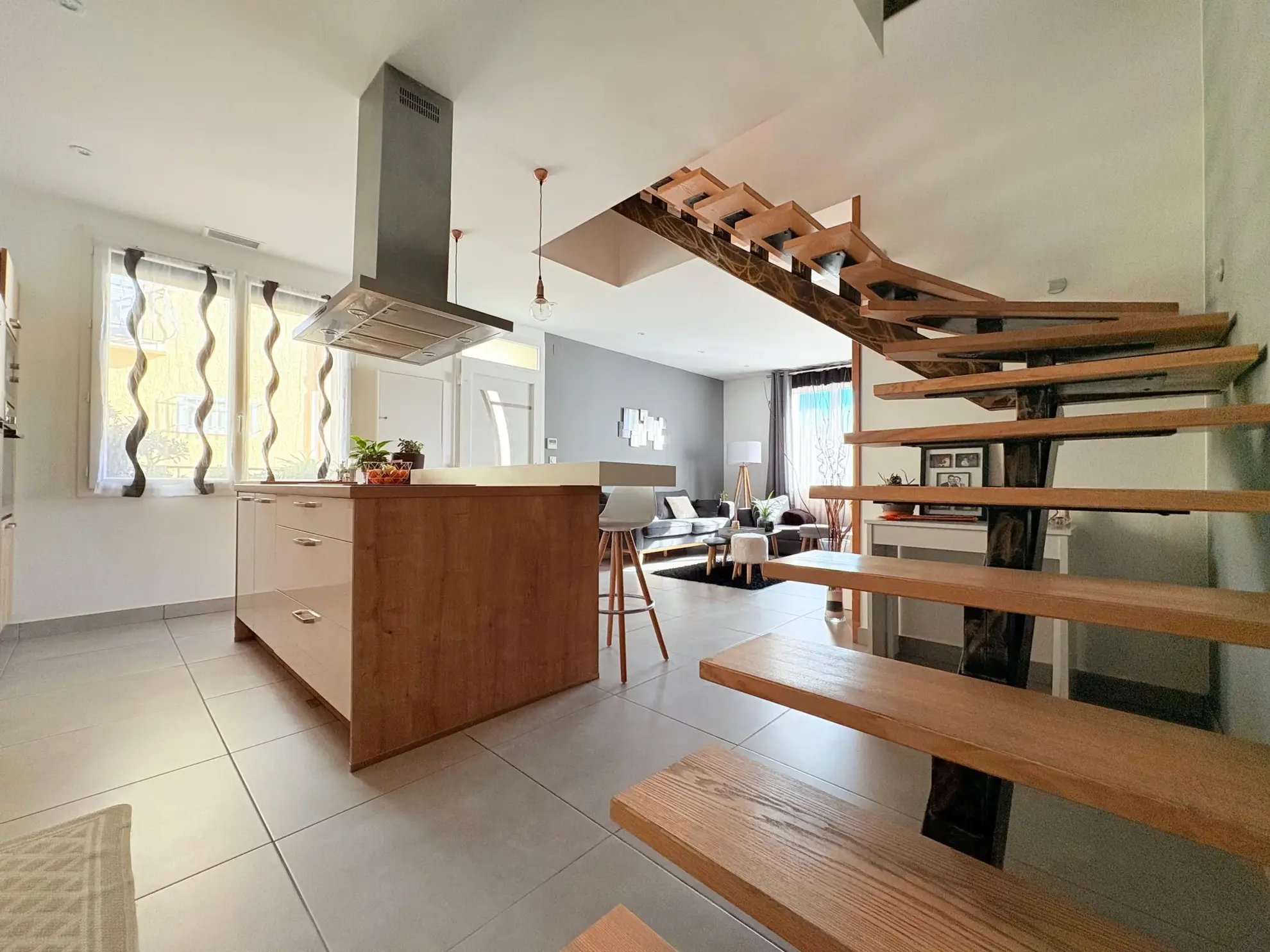 Maison de village récente avec garage au centre de Pollestres 