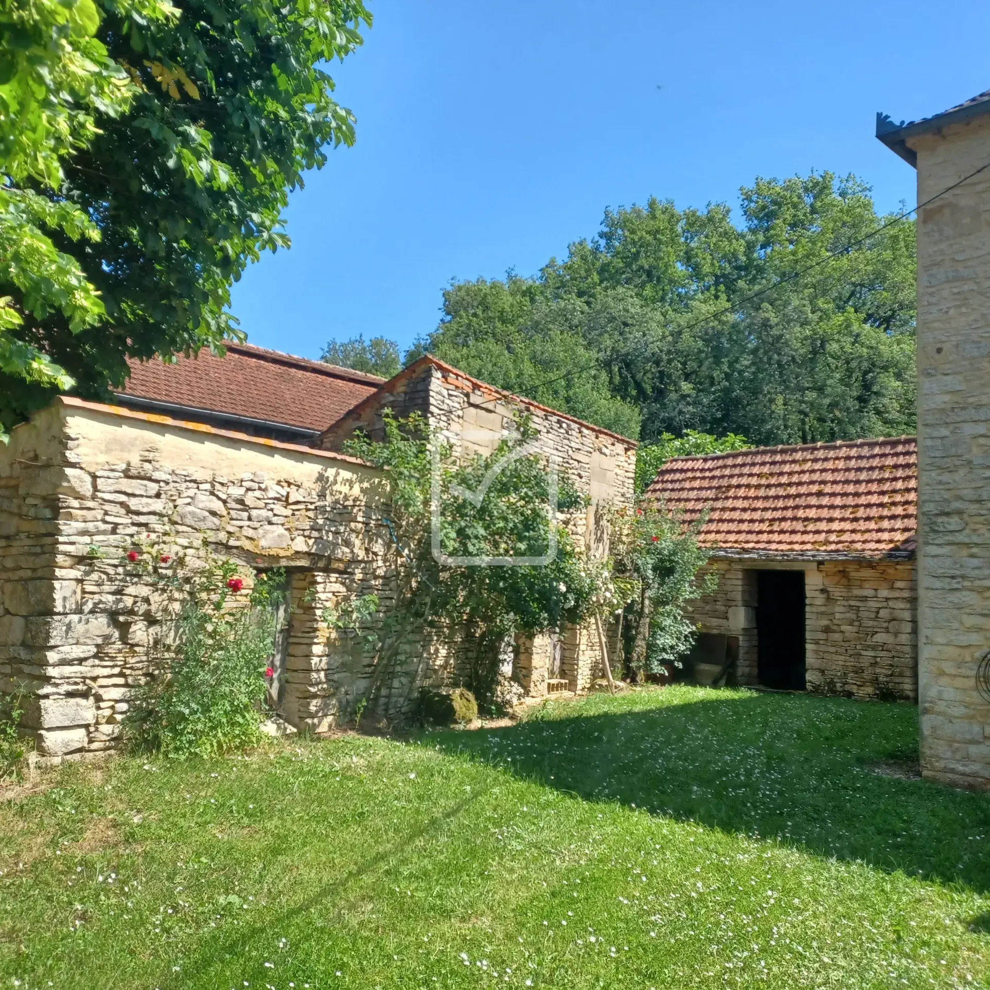 Ensemble immobilier en pierre avec terrain de 3,7ha en Bouriane, Lot 