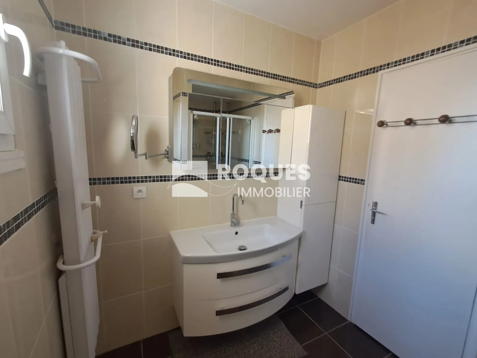 Maison familiale T5 à Millau avec jardin, garage et atelier - Secteur agréable 