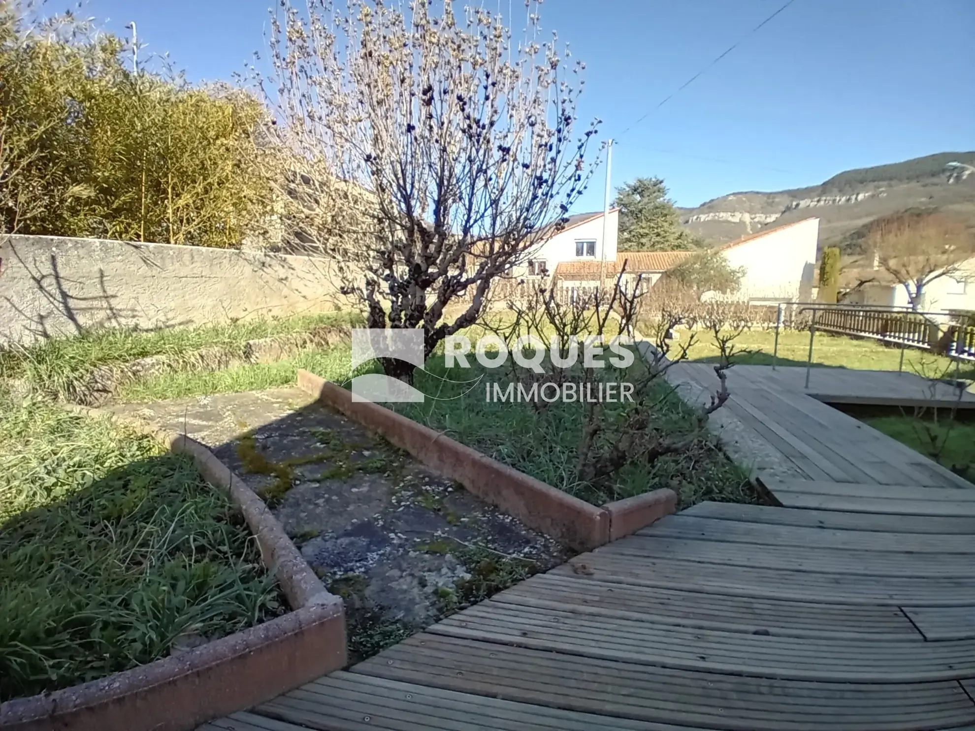 Maison familiale T5 à Millau avec jardin, garage et atelier - Secteur agréable 