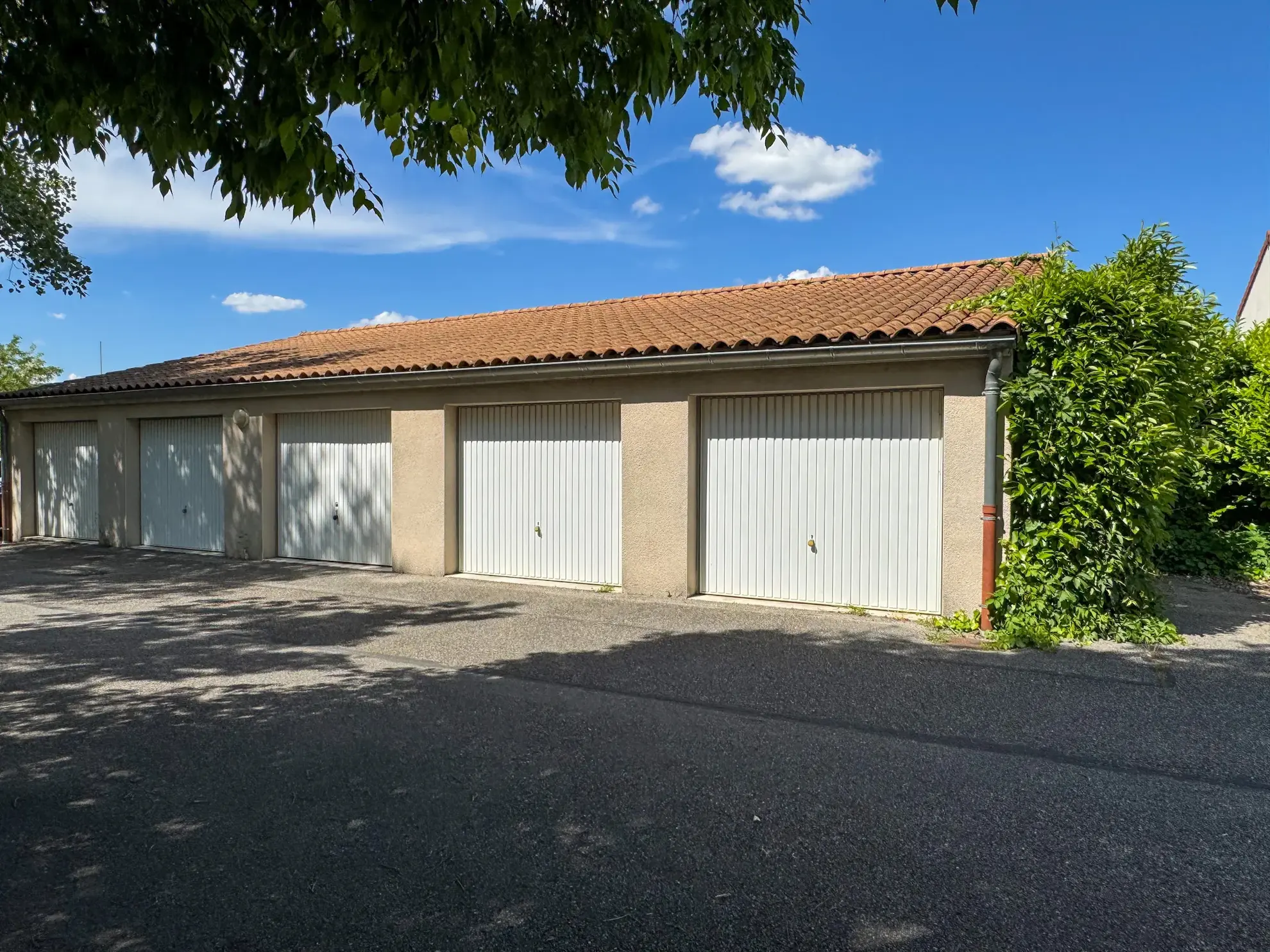 Appartement rénové de 61m² avec balcon, garage et cave à Valence 