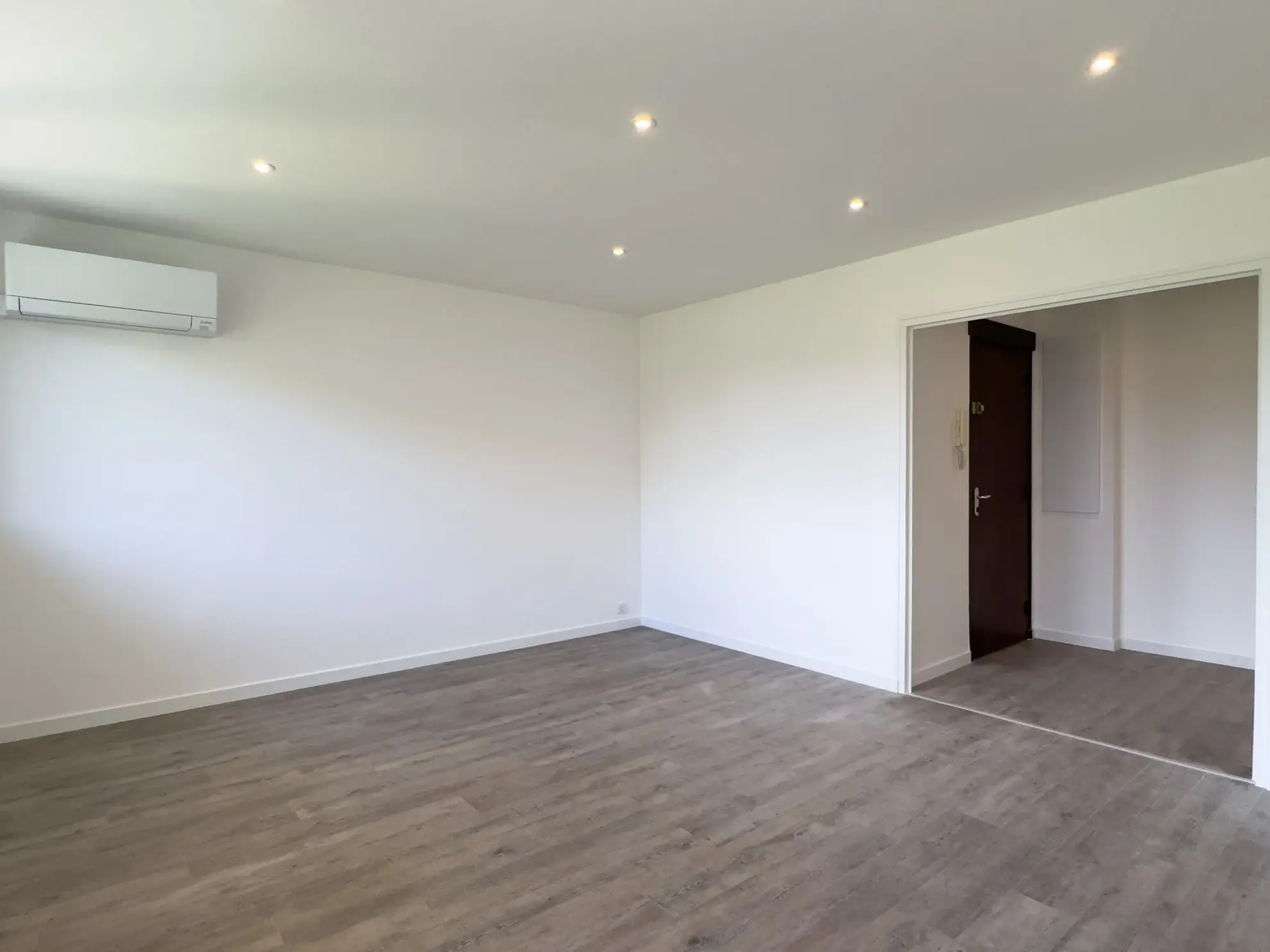 Appartement rénové de 61m² avec balcon, garage et cave à Valence 