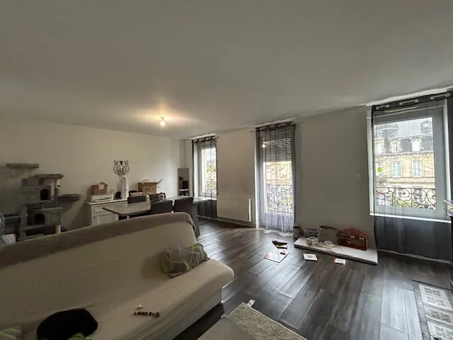 Immeuble de rapport à Marmande avec espace commercial et appartement 