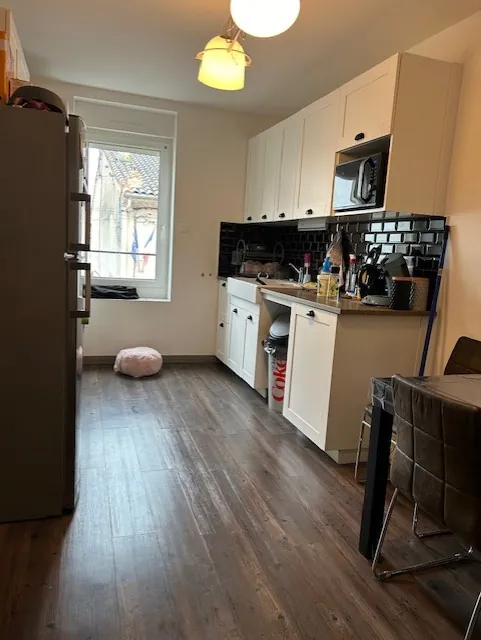 Immeuble de rapport à Marmande avec espace commercial et appartement 