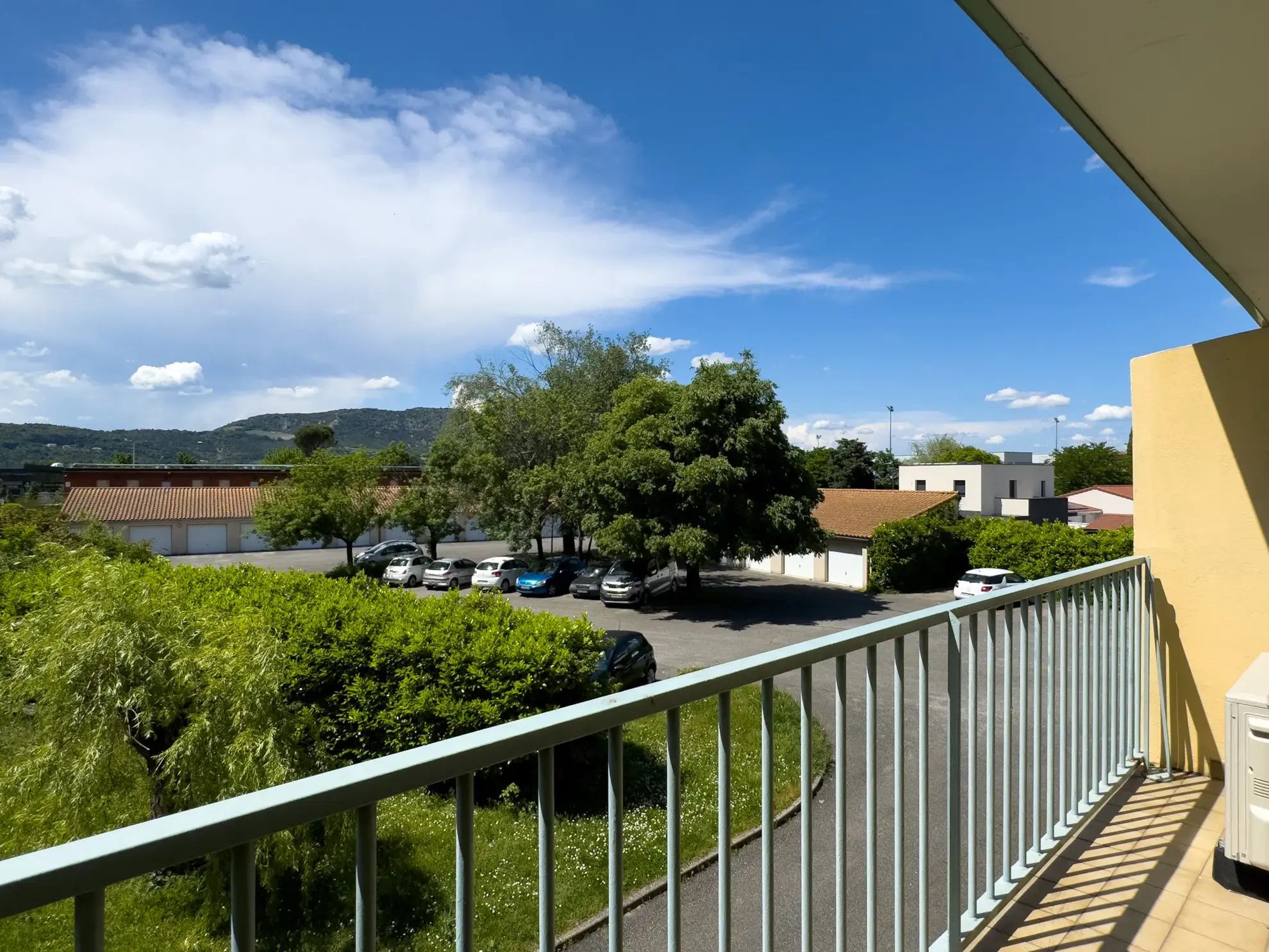 Appartement rénové de 61m² avec balcon, garage et cave à Valence 