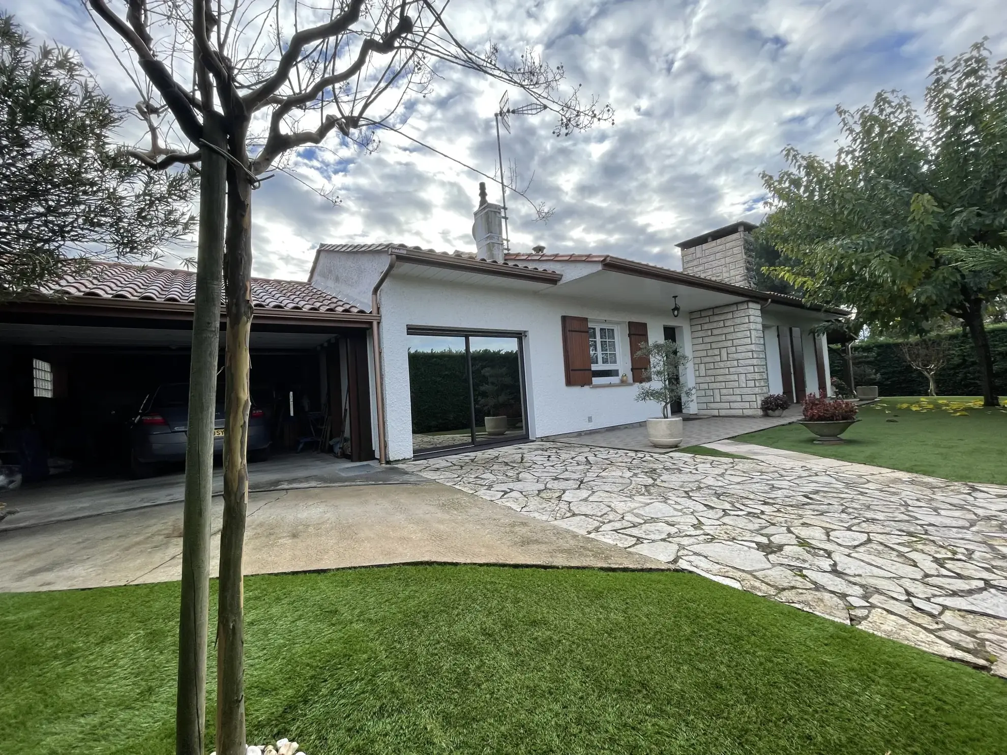 Maison de plain-pied avec jardin et grand garage à Libourne