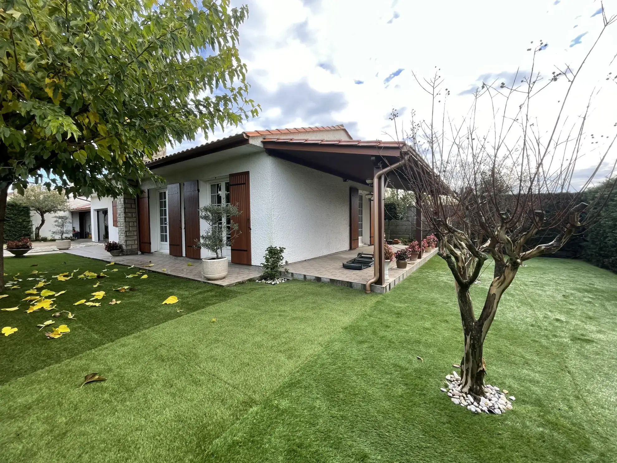 Maison de plain-pied avec jardin et grand garage à Libourne 