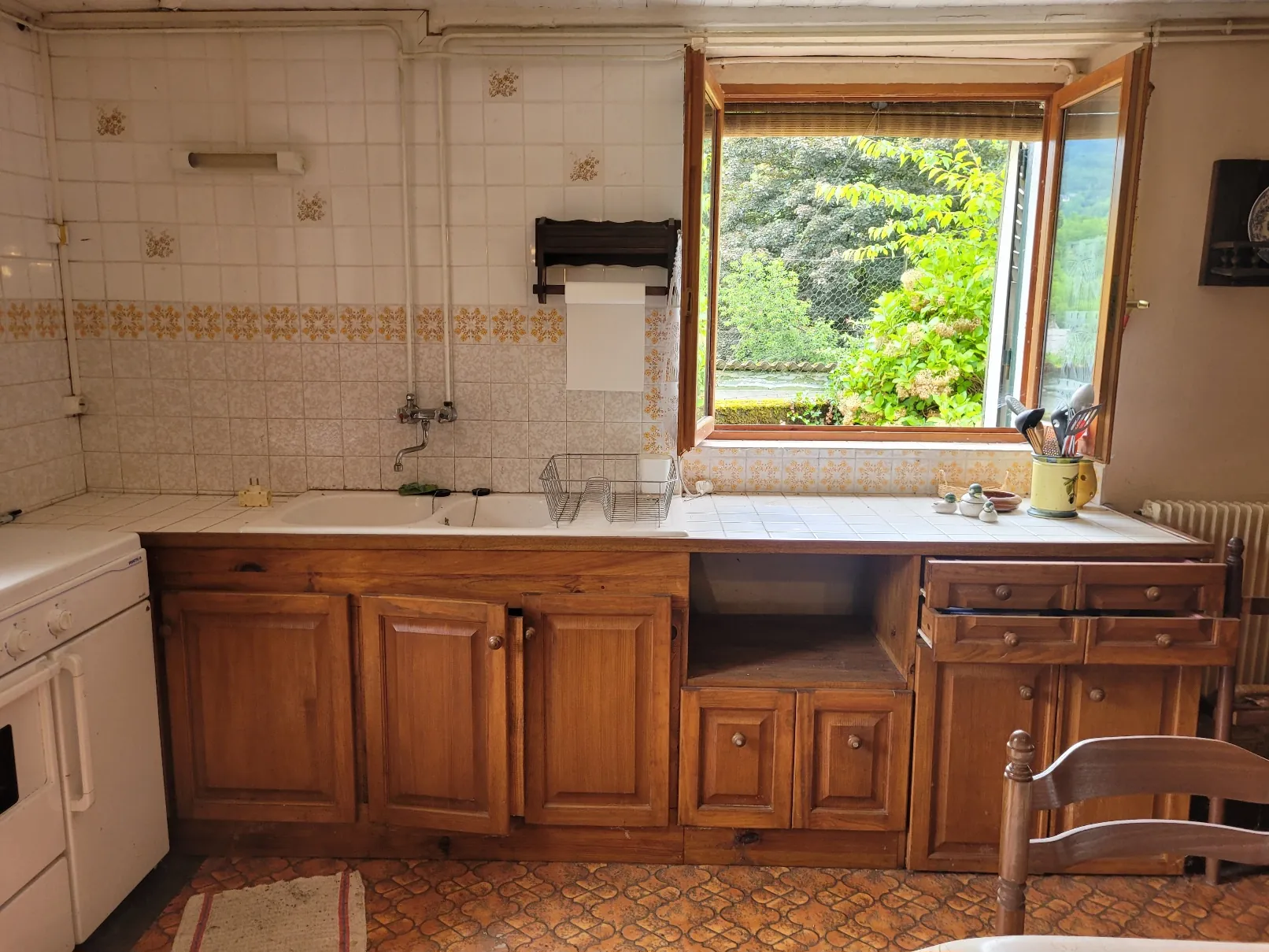 Maison de 84 m² à rénover avec terrain à Massat, vue montagne, proche commodités 