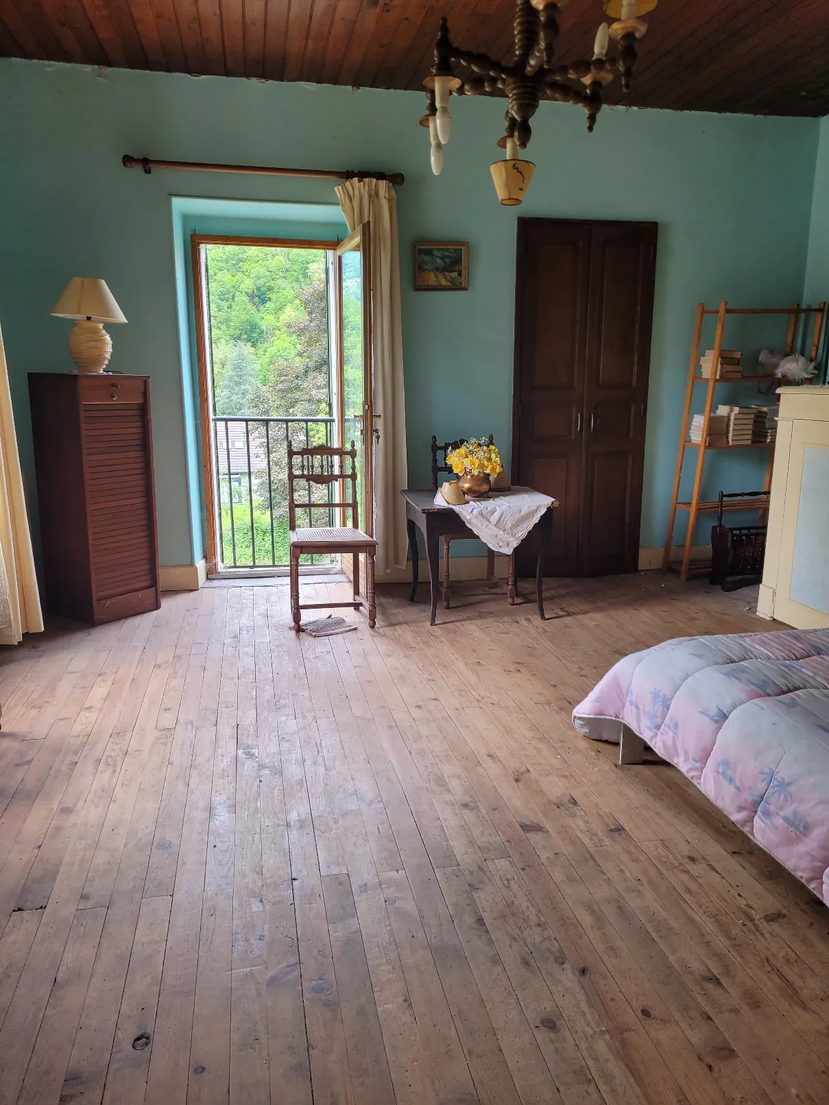 Maison de 84 m² à rénover avec terrain à Massat, vue montagne, proche commodités 