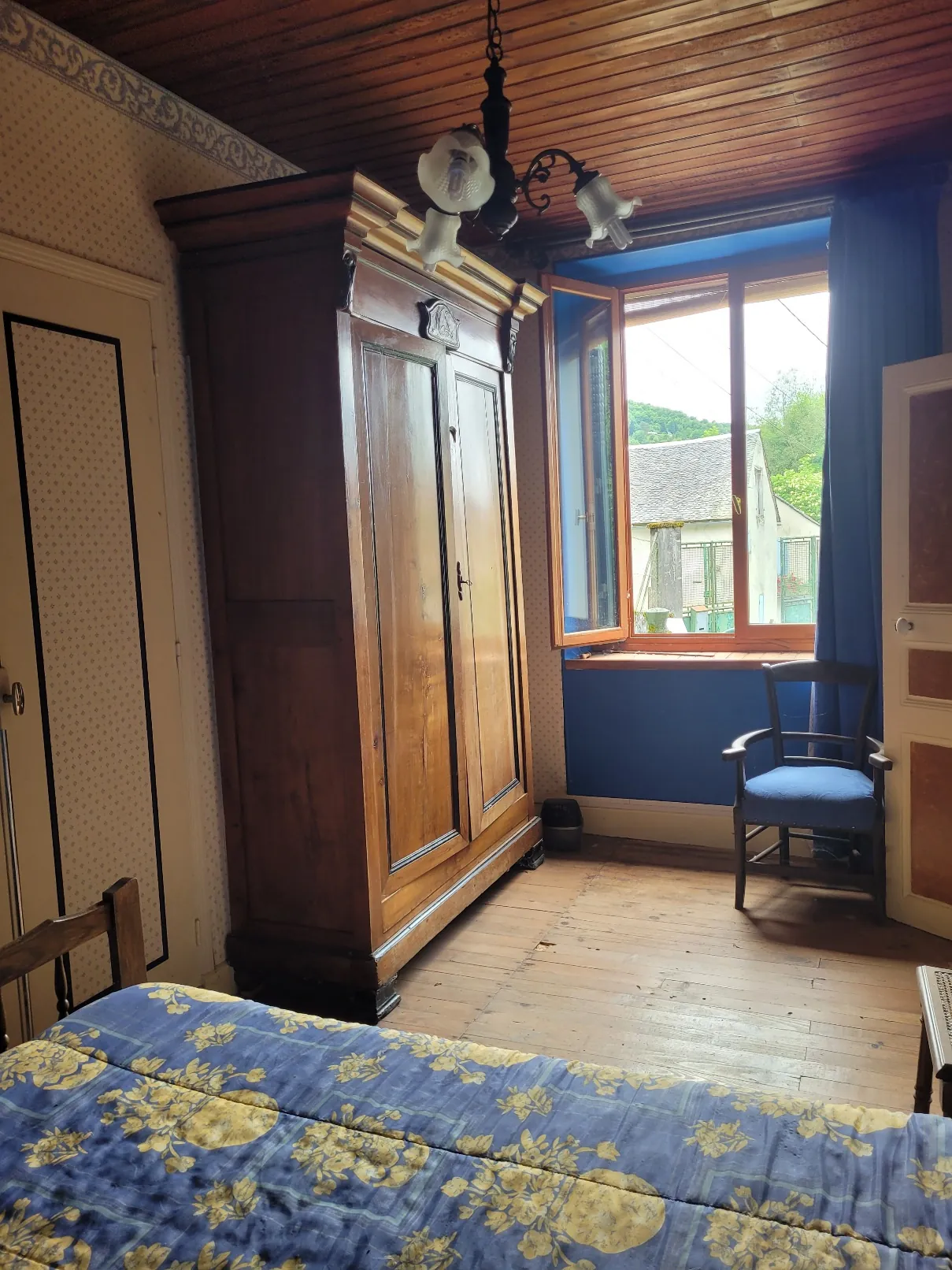 Maison de 84 m² à rénover avec terrain à Massat, vue montagne, proche commodités 