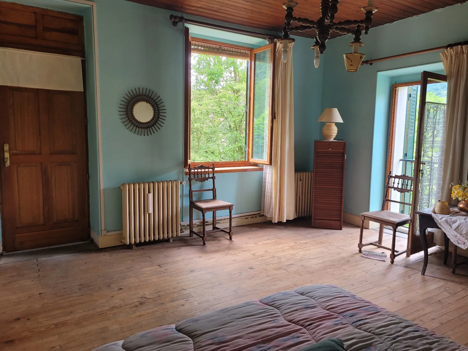 Maison de 84 m² à rénover avec terrain à Massat, vue montagne, proche commodités 