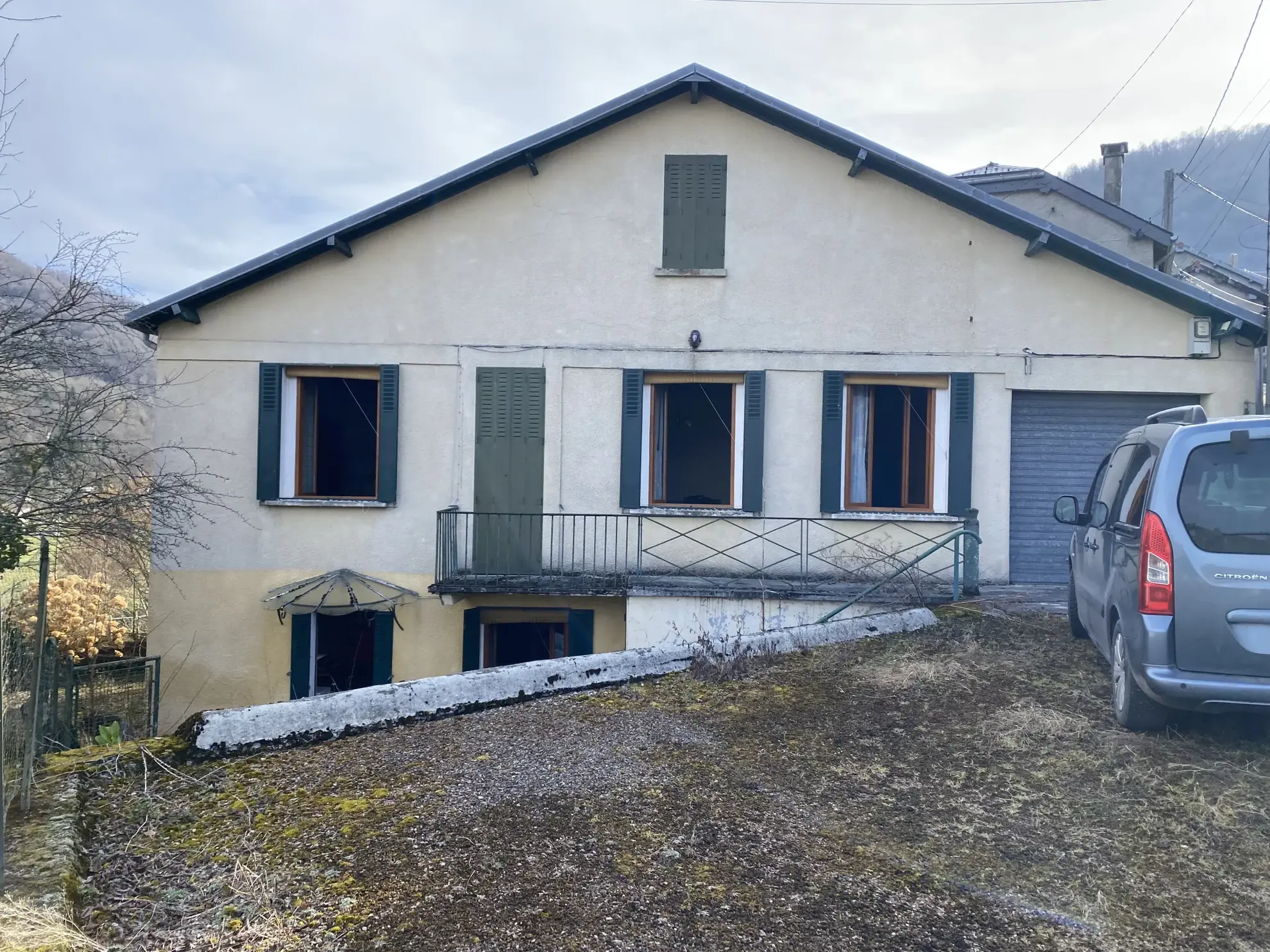 Maison de 84 m² à rénover avec terrain à Massat, vue montagne, proche commodités 