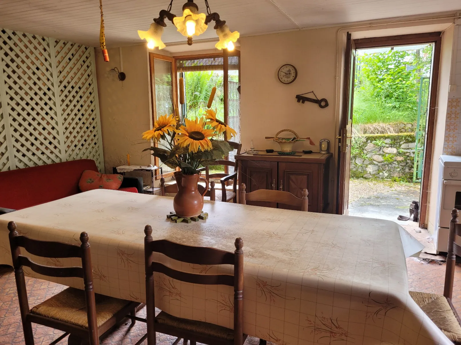 Maison de 84 m² à rénover avec terrain à Massat, vue montagne, proche commodités 