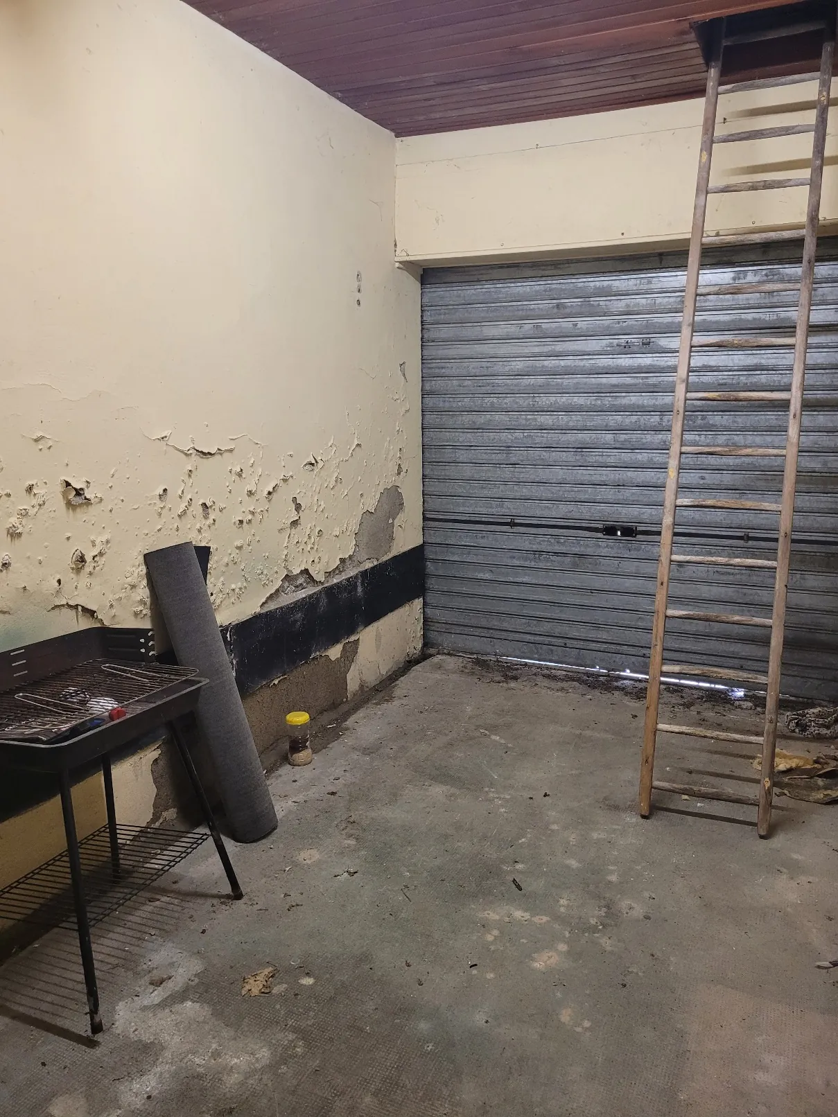 Maison de 84 m² à rénover avec terrain à Massat, vue montagne, proche commodités 