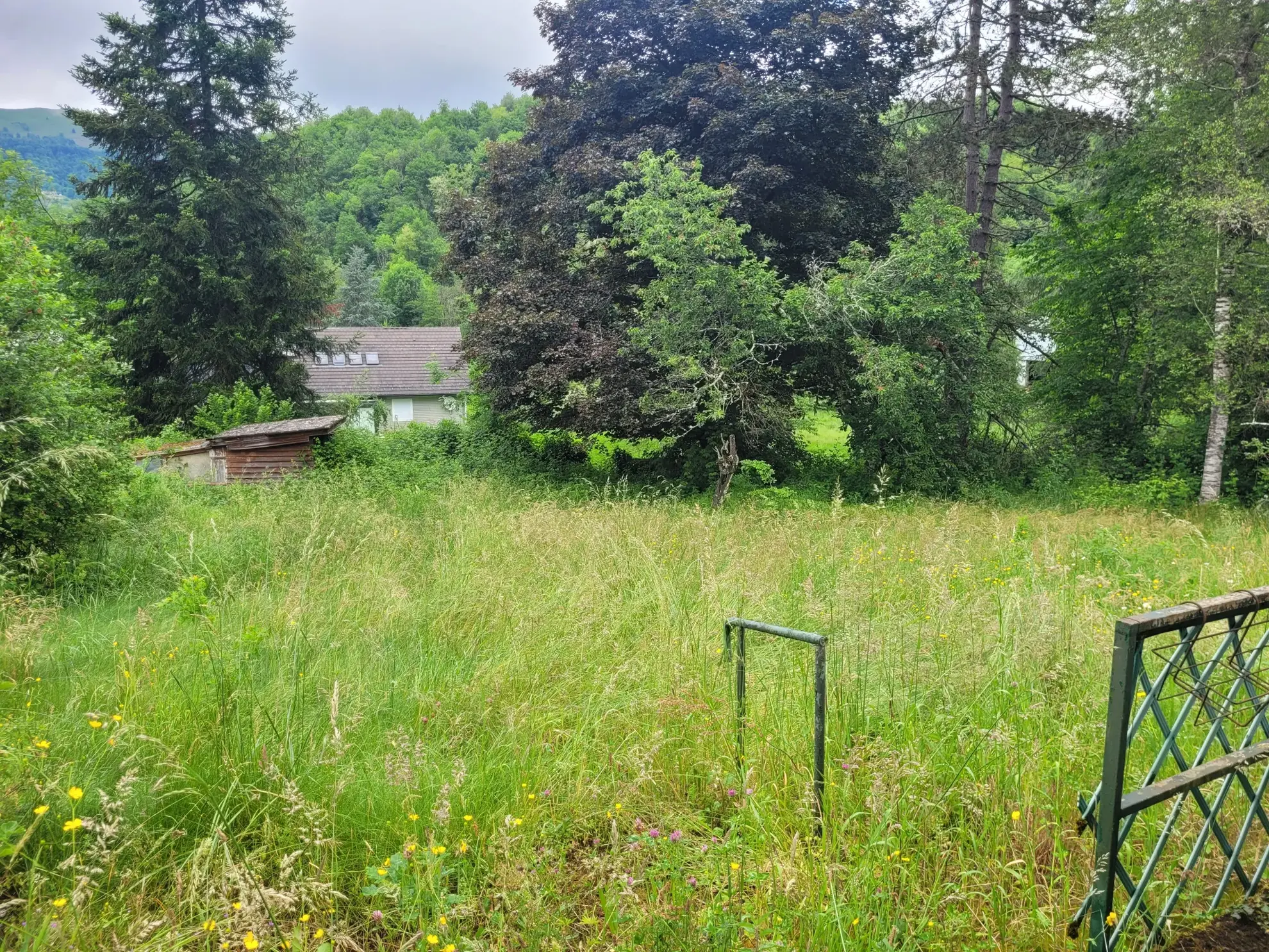 Maison de 84 m² à rénover avec terrain à Massat, vue montagne, proche commodités 