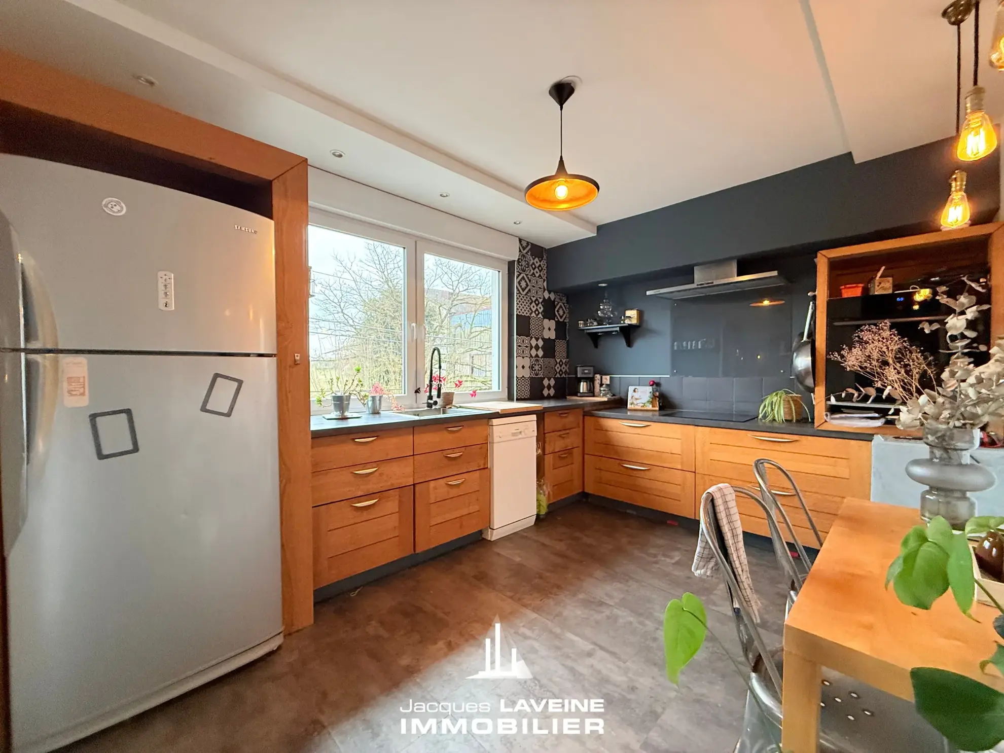 Maison 7 pièces à Noisseville près de Metz avec terrasse et garages 