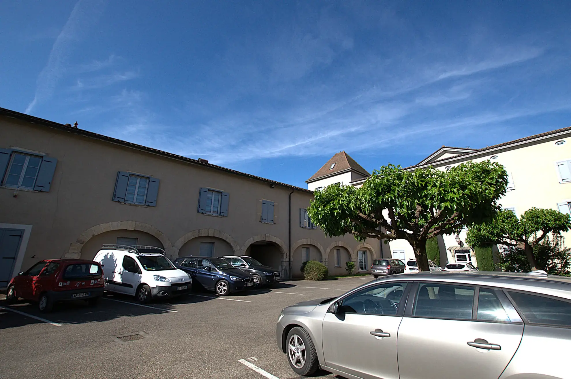 Appartement Duplex de 64 m² à Jassans-Riottier, Loué avec Parking, Investissement Rentable 